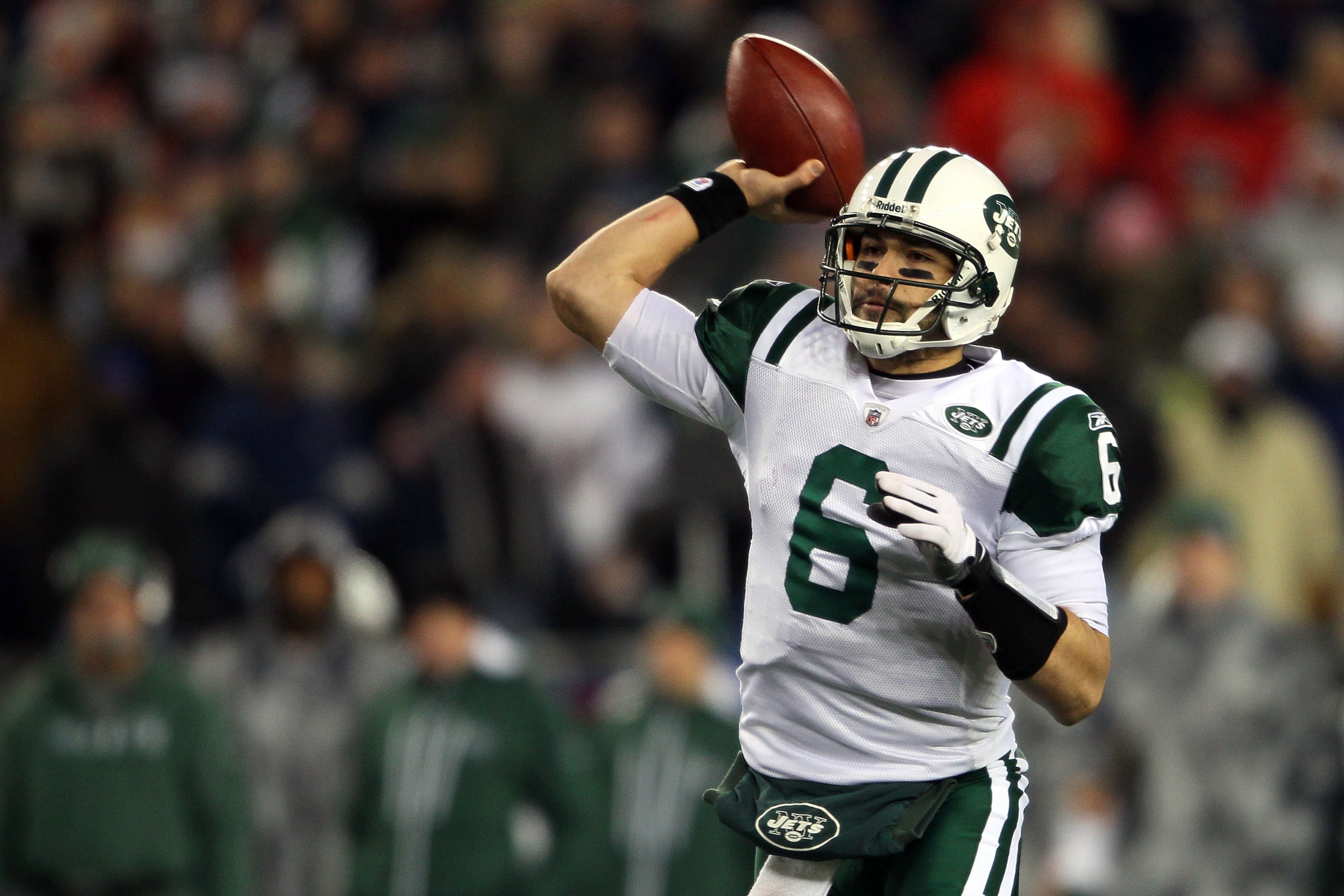 FOXBORO, MA - JANUARY 16:  Mark Sanchez #6 of the New York Jets drops back against the New England Patriots during their 2011 AFC divisional playoff game at Gillette Stadium on January 16, 2011 in Foxboro, Massachusetts.  (Photo by Elsa/Getty Images)