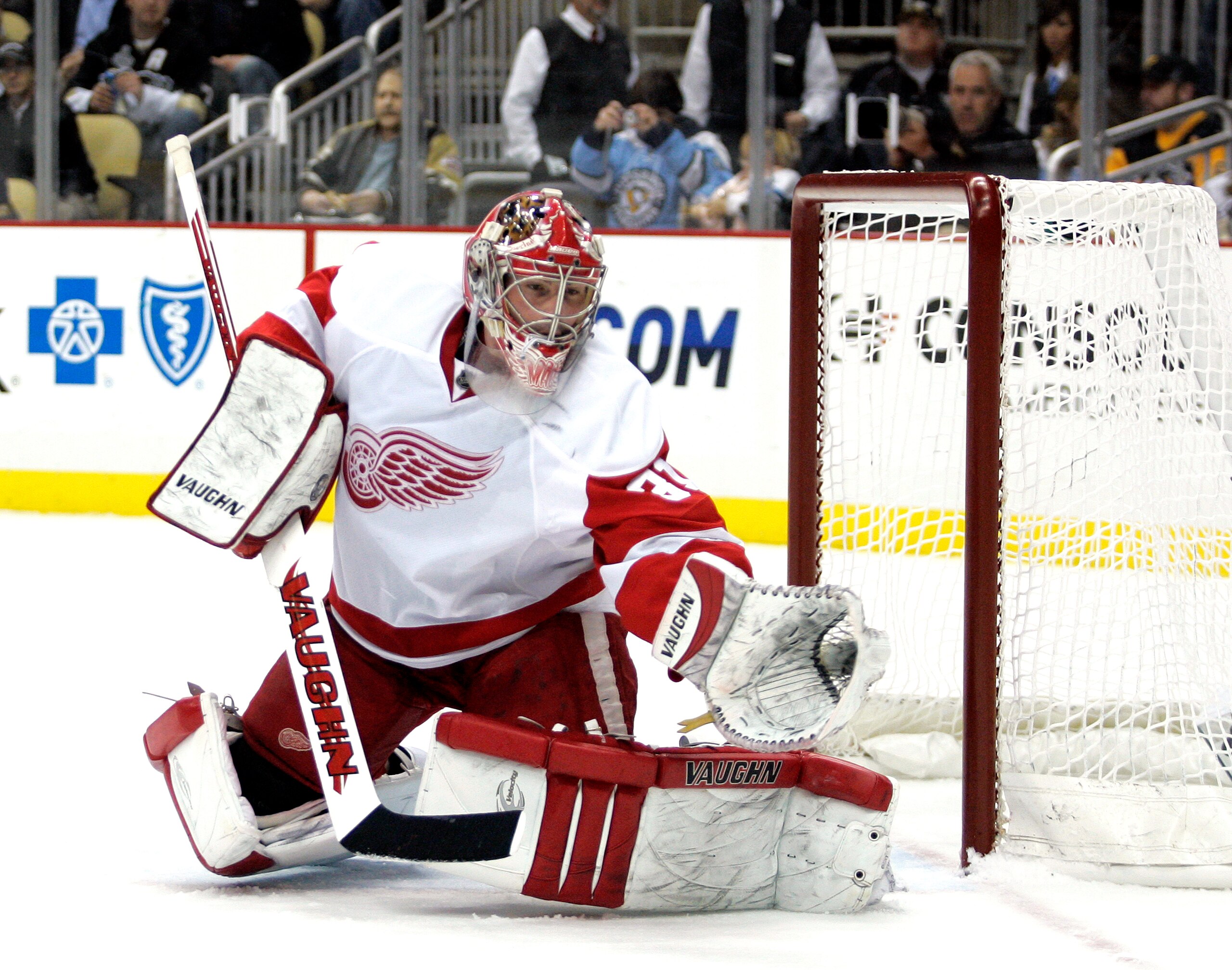 PITTSBURGH, PA - JANUARY 18:  Joey MacDonald #31 of the Detroit Red Wings makes a glove save against the Pittsburgh Penguins at Consol Energy Center on January 18, 2011 in Pittsburgh, Pennsylvania.  (Photo by Justin K. Aller/Getty Images)