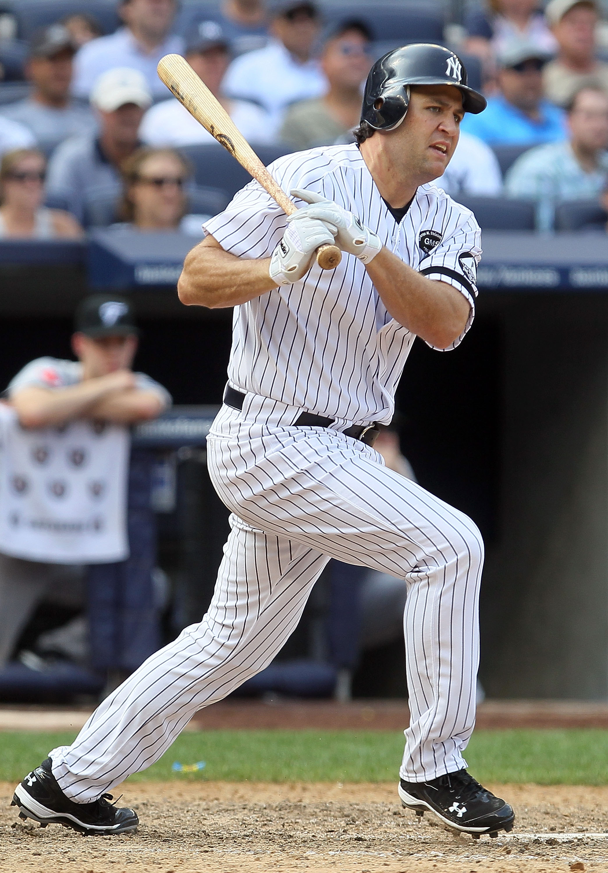 NEW YORK - AUGUST 04:  Lance Berkman #17 of the New York Yankees bats against the Toronto Blue Jays on August 4, 2010 at Yankee Stadium in the Bronx borough of New York City.  (Photo by Jim McIsaac/Getty Images)