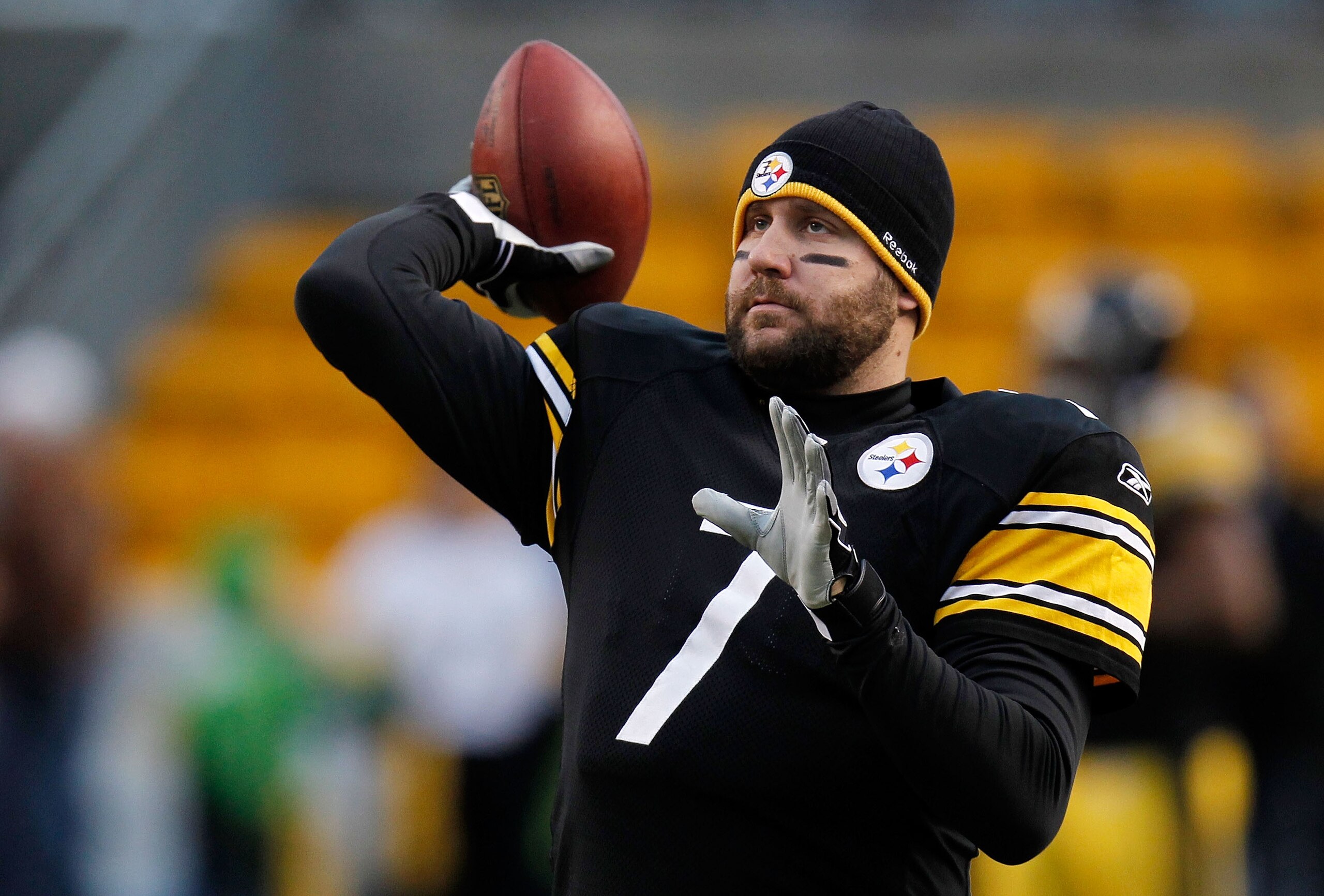 PITTSBURGH, PA - JANUARY 15:  Quarterback Ben Roethlisberger #7 of the Pittsburgh Steelers warms up prior to playing the Baltimore Ravens in the AFC Divisional Playoff Game at Heinz Field on January 15, 2011 in Pittsburgh, Pennsylvania.  (Photo by Gregory