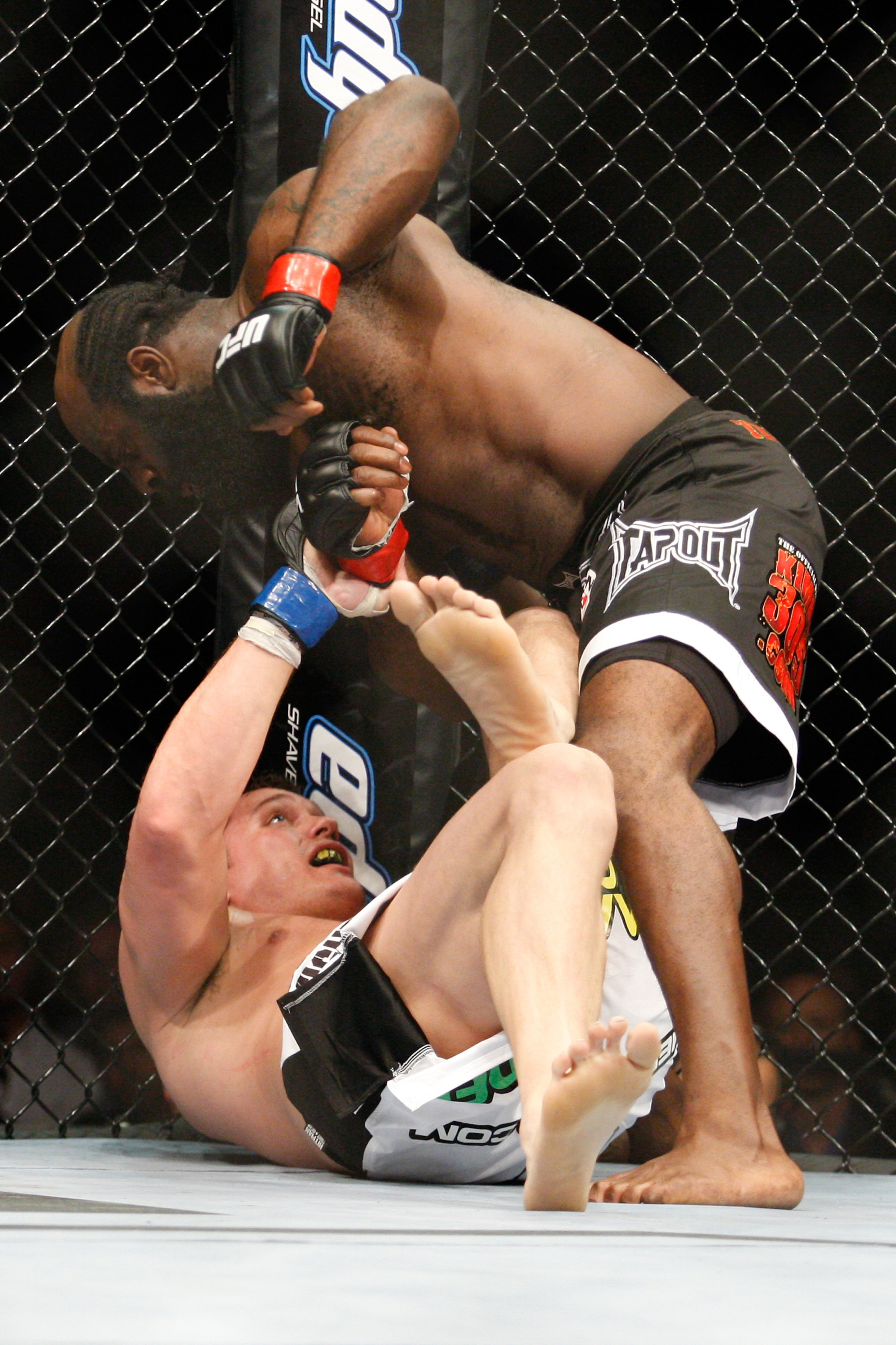 MONTREAL- MAY 8: Kimbo Slice (top) punches Matt Mitrione in their heavyweight bout at UFC 113 at Bell Centre on May 8, 2010 in Montreal, Quebec, Canada. (Photo by Richard Wolowicz/Getty Images) MONTREAL- MAY 8: Kimbo Slice (top) punches Matt Mitrione in their heavyweight bout at UFC 113 at Bell Centre on May 8, 2010 in Montreal, Quebec, Canada. (Photo by Richard Wolowicz/Getty Images)