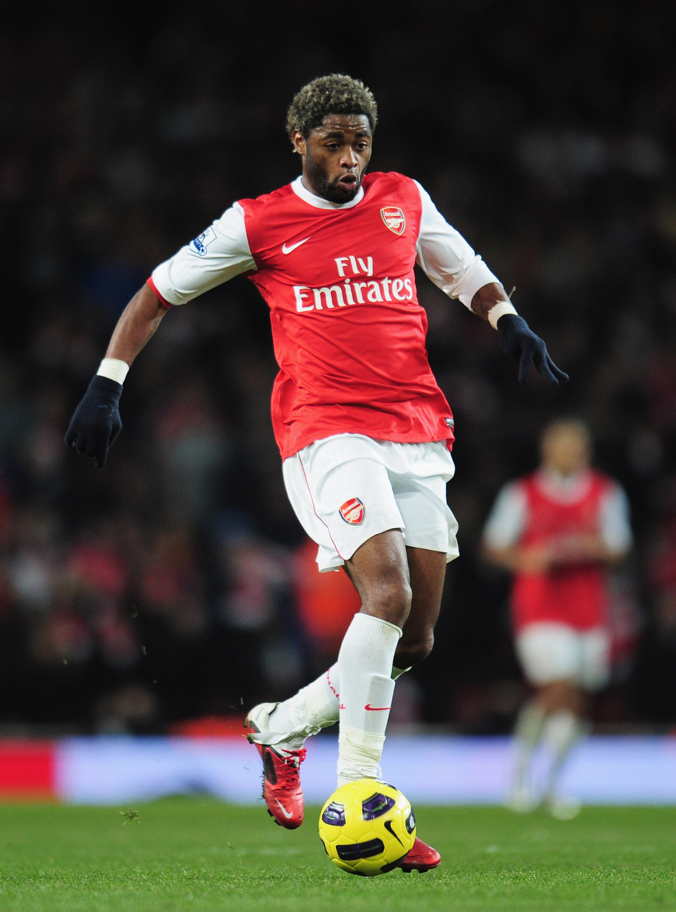 LONDON, ENGLAND - DECEMBER 27:  Alex Song of Arsenal in action during the Barclays Premier League match between Arsenal and Chelsea at the Emirates Stadium on December 27, 2010 in London, England.  (Photo by Shaun Botterill/Getty Images)
