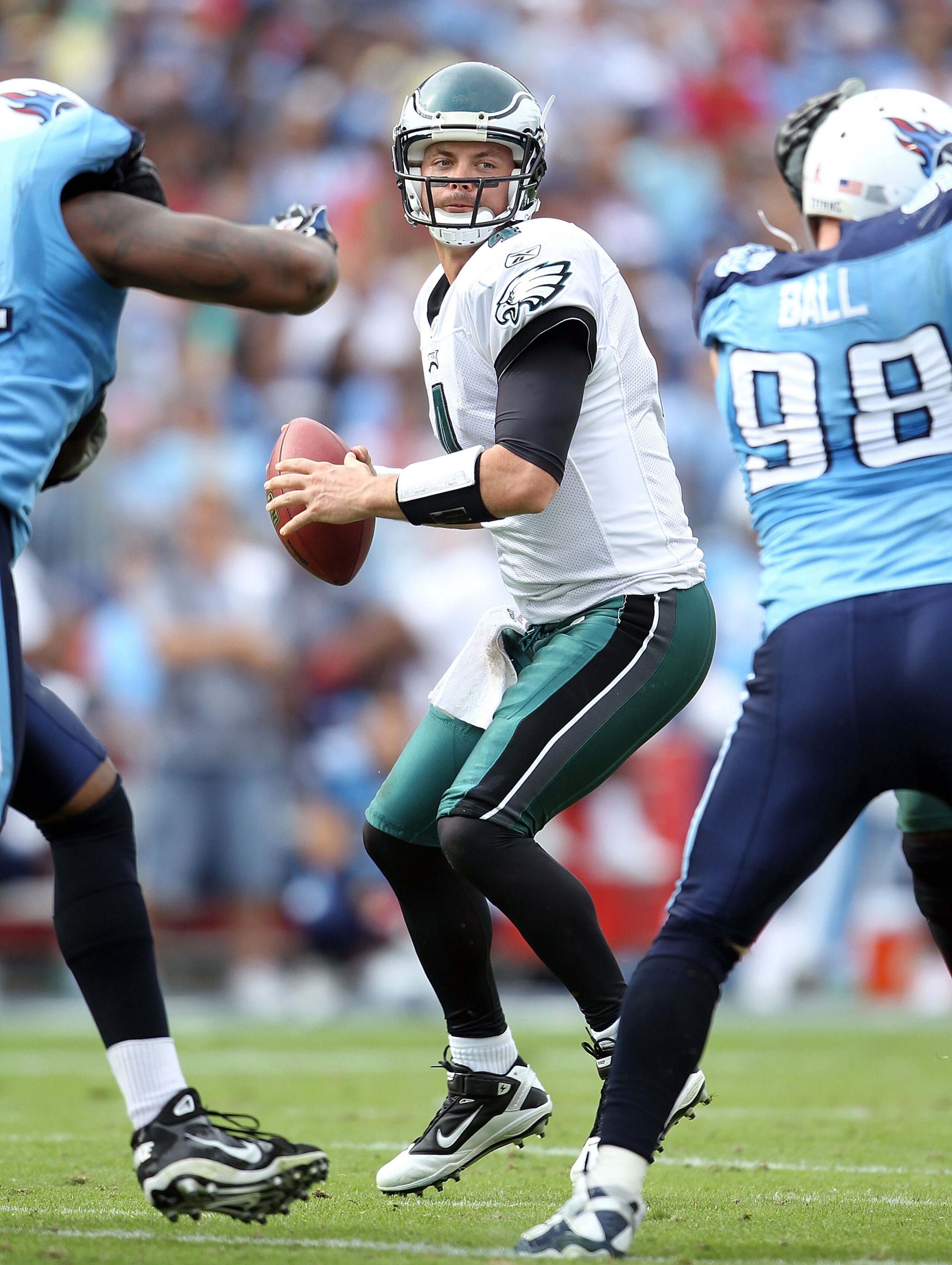 NASHVILLE, TN - OCTOBER 24:  Kevin Kolb #4 of the Philadelphia Eagles looks to pass the ball during the NFL game against the Tennessee Titans at LP Field on October 24, 2010 in Nashville, Tennessee.  (Photo by Andy Lyons/Getty Images)