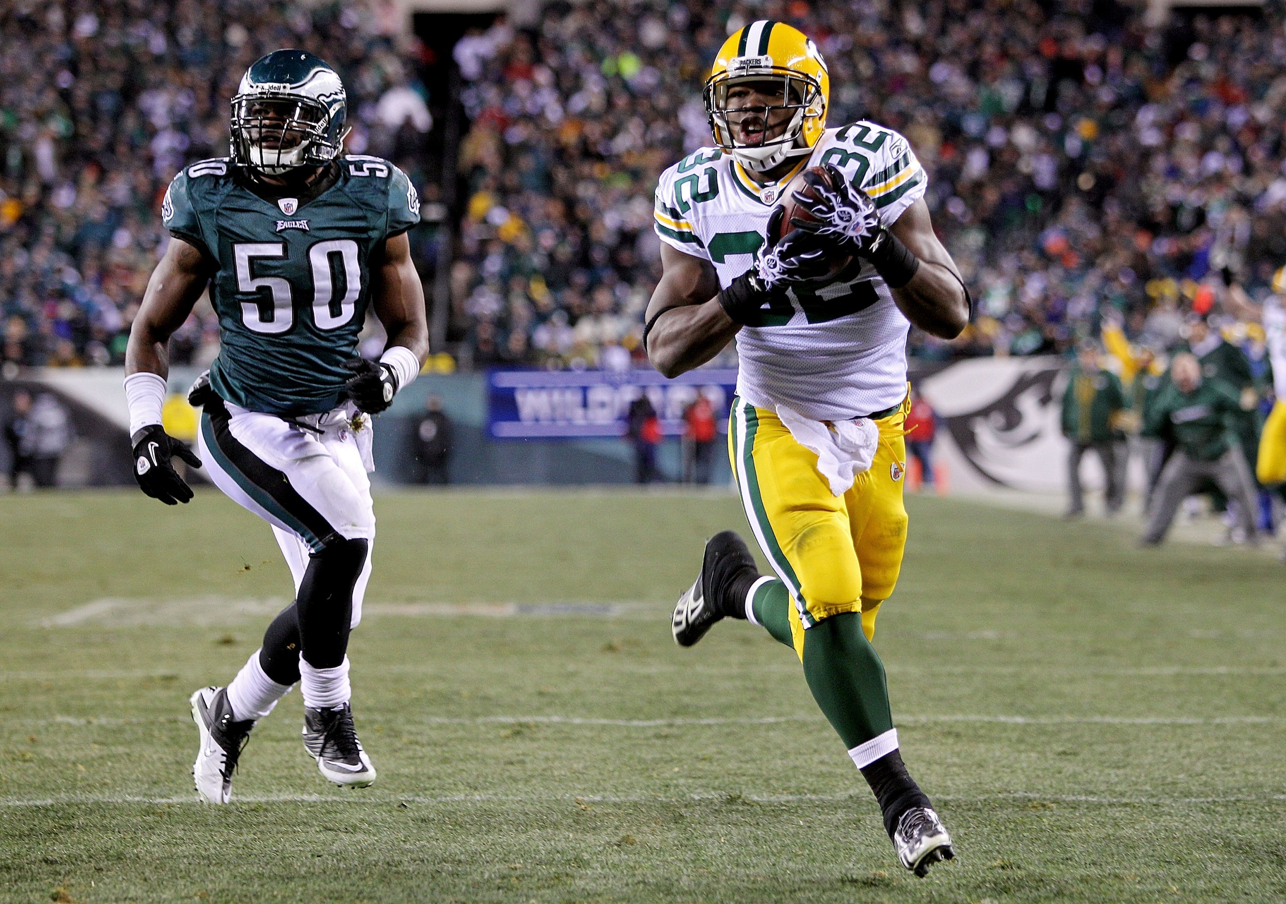 PHILADELPHIA, PA - JANUARY 09: Brandon Jackson #32 of the Green Bay Packers scores a touchdown in the third quarter against the Philadelphia Eagles during the 2011 NFC wild card playoff game at Lincoln Financial Field on January 9, 2011 in Philadelphia, PHILADELPHIA, PA - JANUARY 09: Brandon Jackson #32 of the Green Bay Packers scores a touchdown in the third quarter against the Philadelphia Eagles during the 2011 NFC wild card playoff game at Lincoln Financial Field on January 9, 2011 in Philadelphia,
