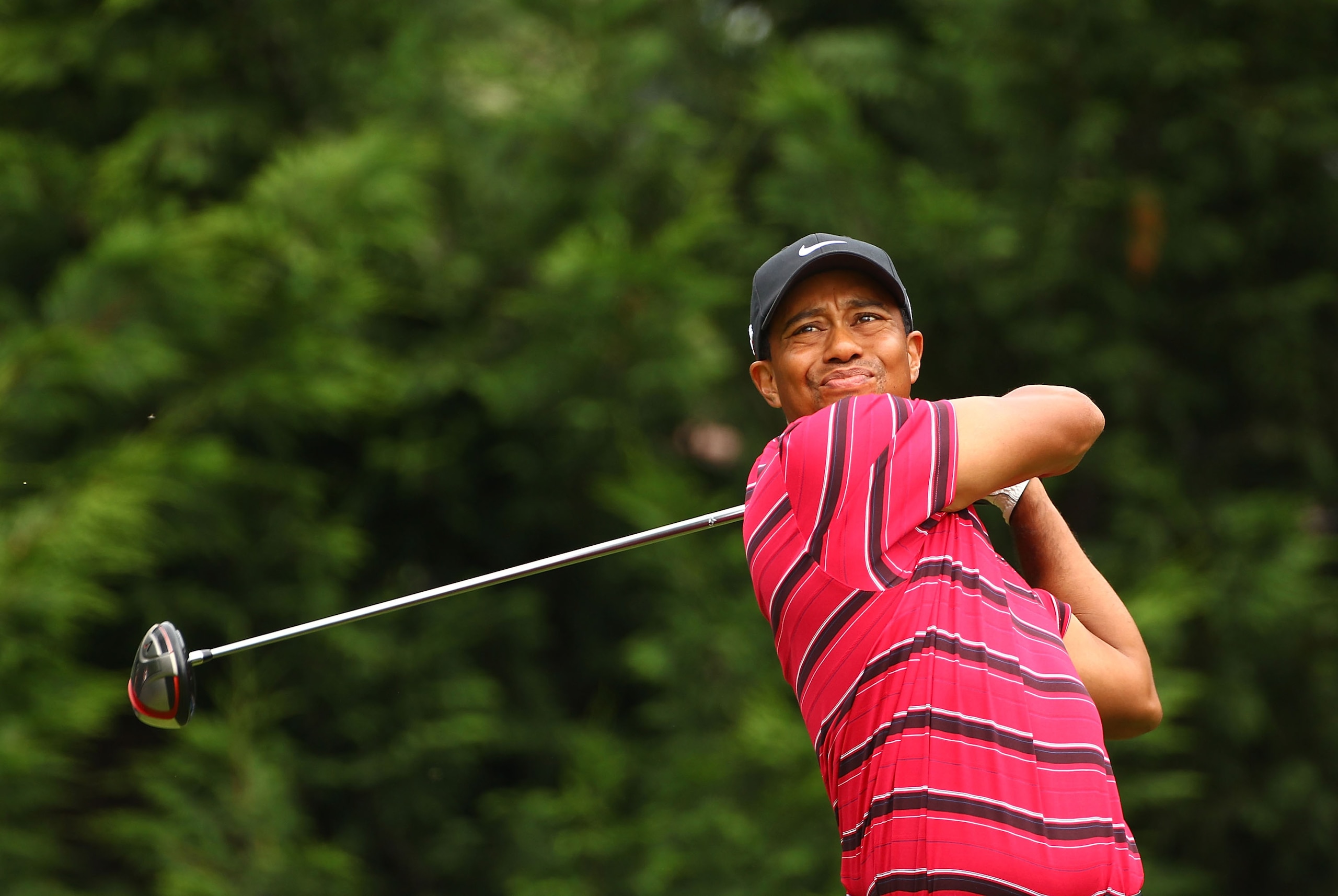 MELBOURNE, AUSTRALIA - NOVEMBER 14:  Tiger Woods of the USA tees off during day four of the Australian Masters at The Victoria Golf Club on November 14, 2010 in Melbourne, Australia.  (Photo by Robert Cianflone/Getty Images)