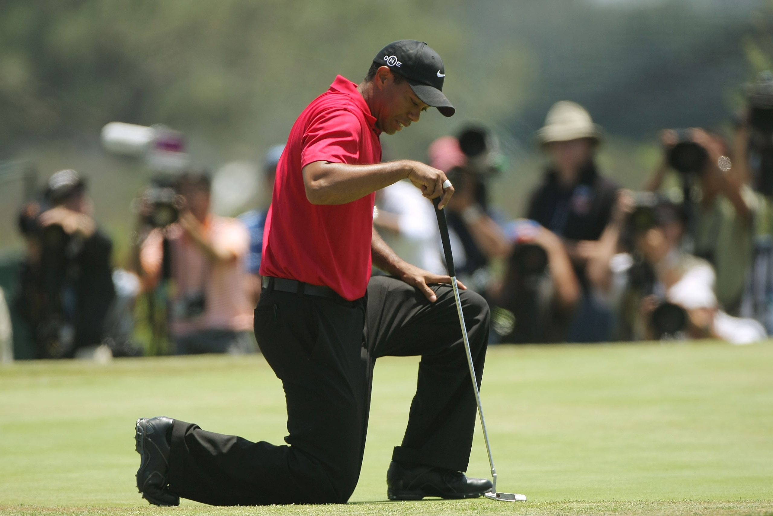 SAN DIEGO - JUNE 16: Tiger Woods reacts by falling to his knees despite his knee injury after missing his birdie putt on the 19th hole of the playoff during the playoff round of the 108th U.S. Open at the Torrey Pines Golf Course (South Course) on June 1 SAN DIEGO - JUNE 16: Tiger Woods reacts by falling to his knees despite his knee injury after missing his birdie putt on the 19th hole of the playoff during the playoff round of the 108th U.S. Open at the Torrey Pines Golf Course (South Course) on June 1