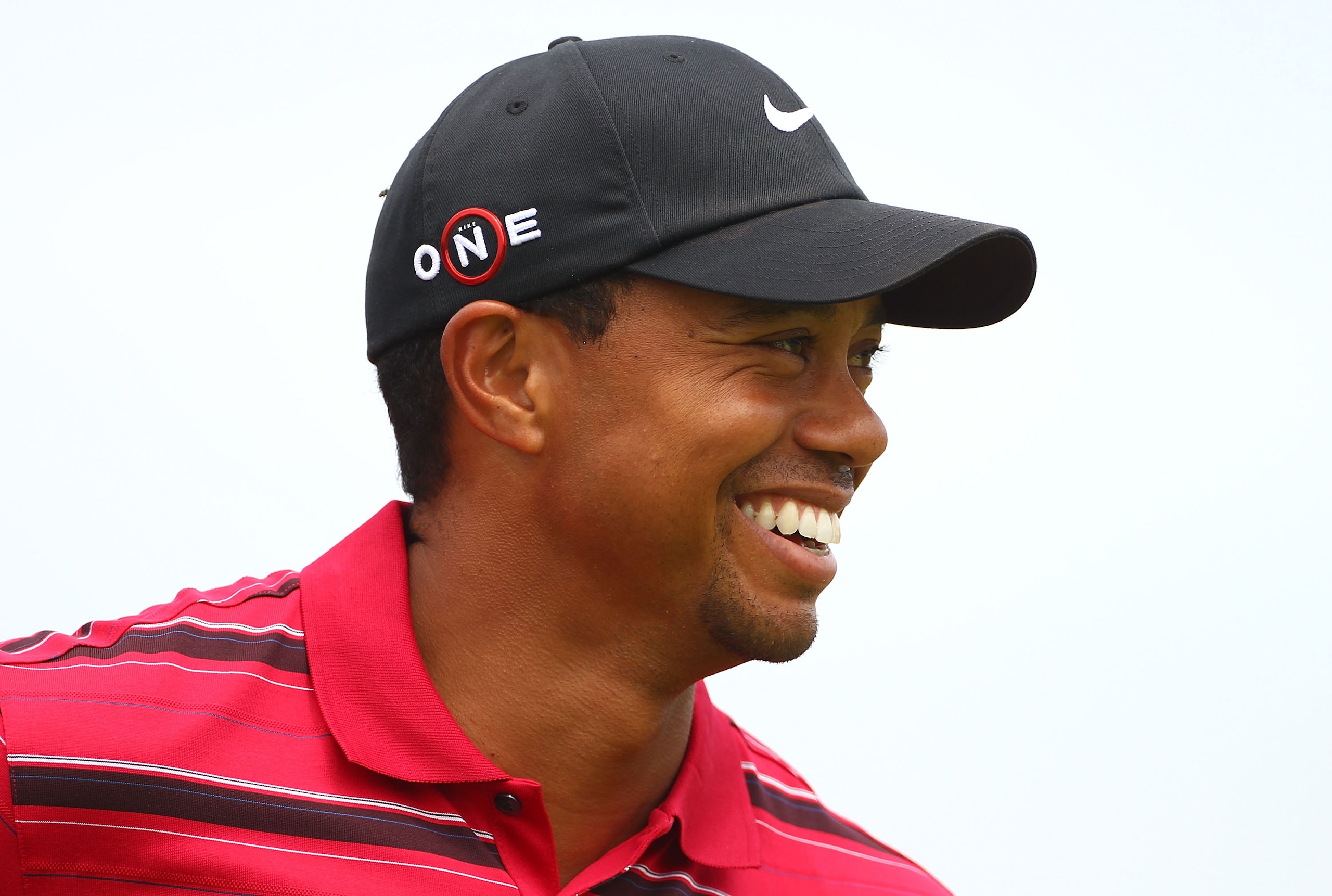 MELBOURNE, AUSTRALIA - NOVEMBER 14:  Tiger Woods of the USA celebrates sinking a putt during day four of the Australian Masters at The Victoria Golf Club on November 14, 2010 in Melbourne, Australia.  (Photo by Robert Cianflone/Getty Images)