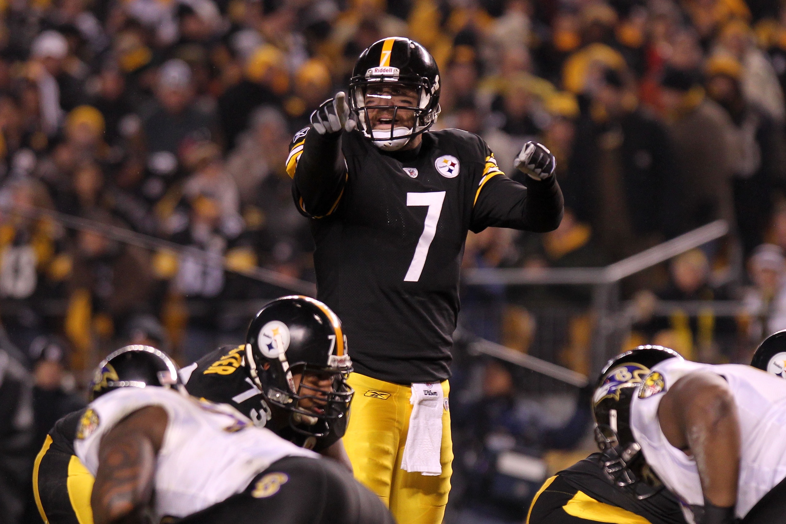 PITTSBURGH, PA - JANUARY 15: Quarterback Ben Roethlisberger #7 of the Pittsburgh Steelers signals against the Baltimore Ravens in the first quarter of the AFC Divisional Playoff Game at Heinz Field on January 15, 2011 in Pittsburgh, Pennsylvania. (Photo PITTSBURGH, PA - JANUARY 15: Quarterback Ben Roethlisberger #7 of the Pittsburgh Steelers signals against the Baltimore Ravens in the first quarter of the AFC Divisional Playoff Game at Heinz Field on January 15, 2011 in Pittsburgh, Pennsylvania. (Photo