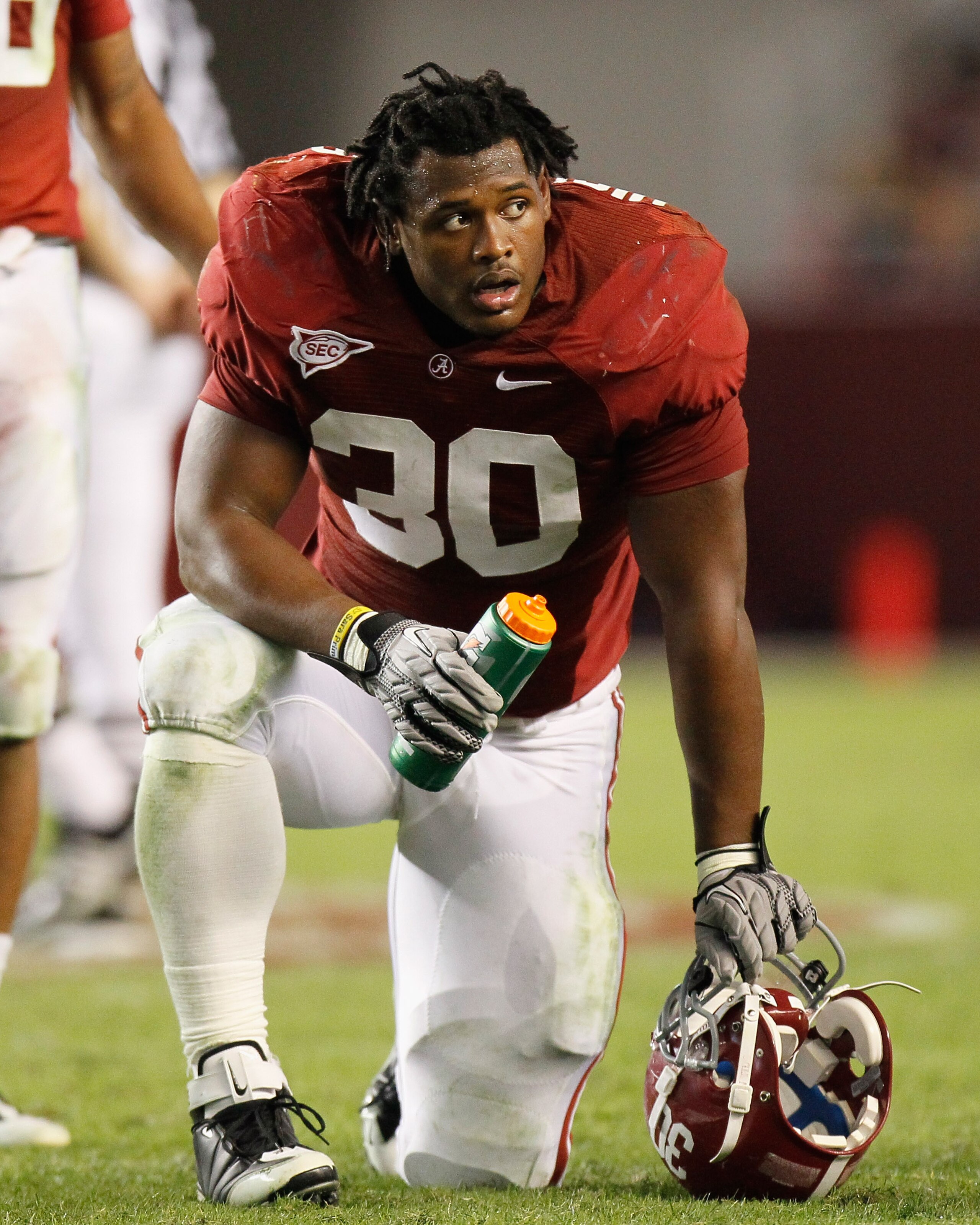 TUSCALOOSA, AL - OCTOBER 16:  Dont'a Hightower #30 of the Alabama Crimson Tide against the Ole Miss Rebels at Bryant-Denny Stadium on October 16, 2010 in Tuscaloosa, Alabama.  (Photo by Kevin C. Cox/Getty Images)