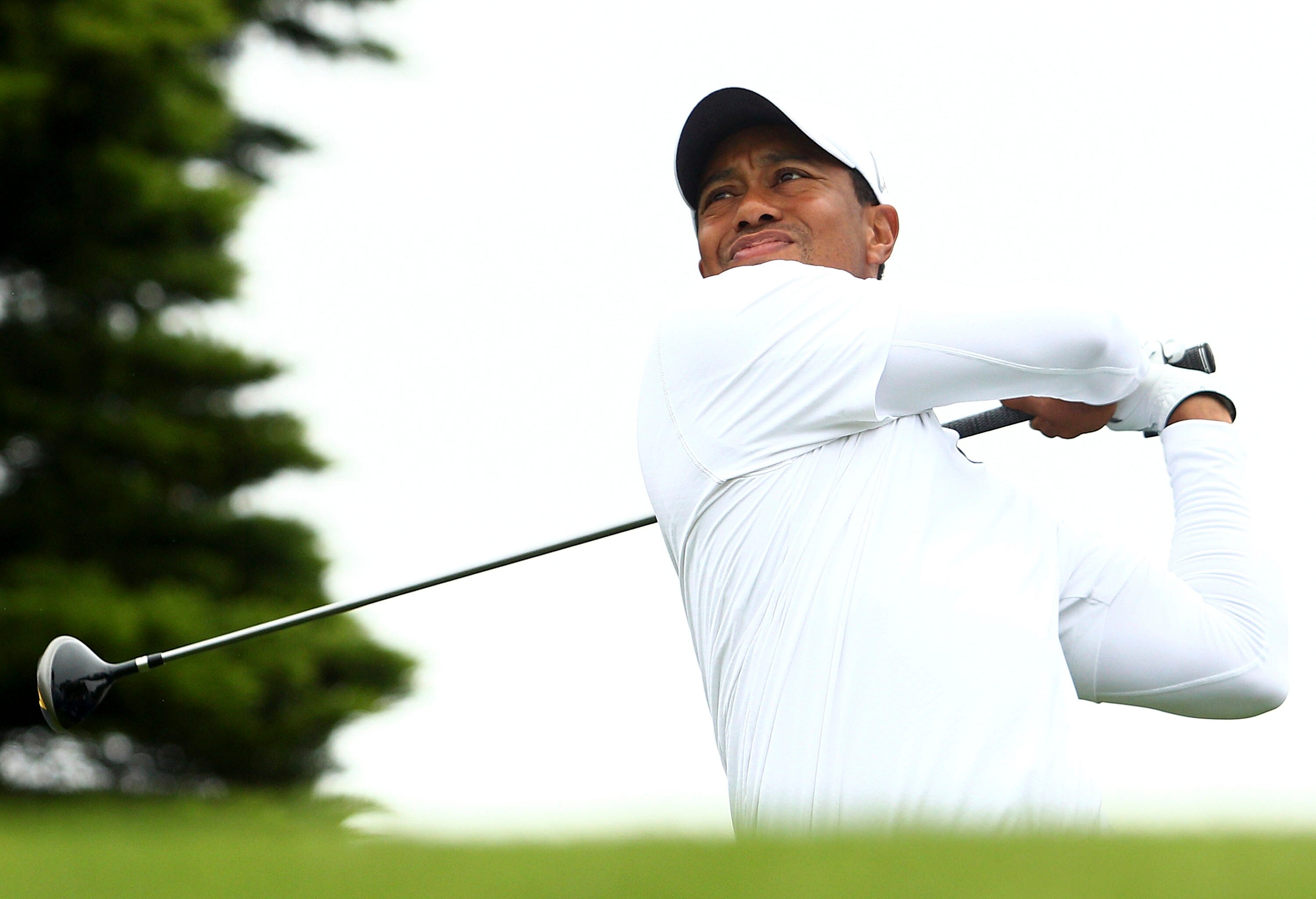 MELBOURNE, AUSTRALIA - NOVEMBER 13:  Tiger Woods of the USA hits a tee shot during round three of the Australian Masters at The Victoria Golf Club on November 13, 2010 in Melbourne, Australia.  (Photo by Lucas Dawson/Getty Images)