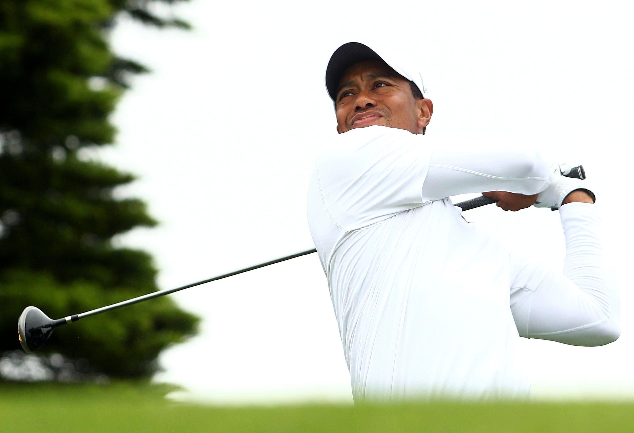 MELBOURNE, AUSTRALIA - NOVEMBER 13:  Tiger Woods of the USA hits a tee shot during round three of the Australian Masters at The Victoria Golf Club on November 13, 2010 in Melbourne, Australia.  (Photo by Lucas Dawson/Getty Images)