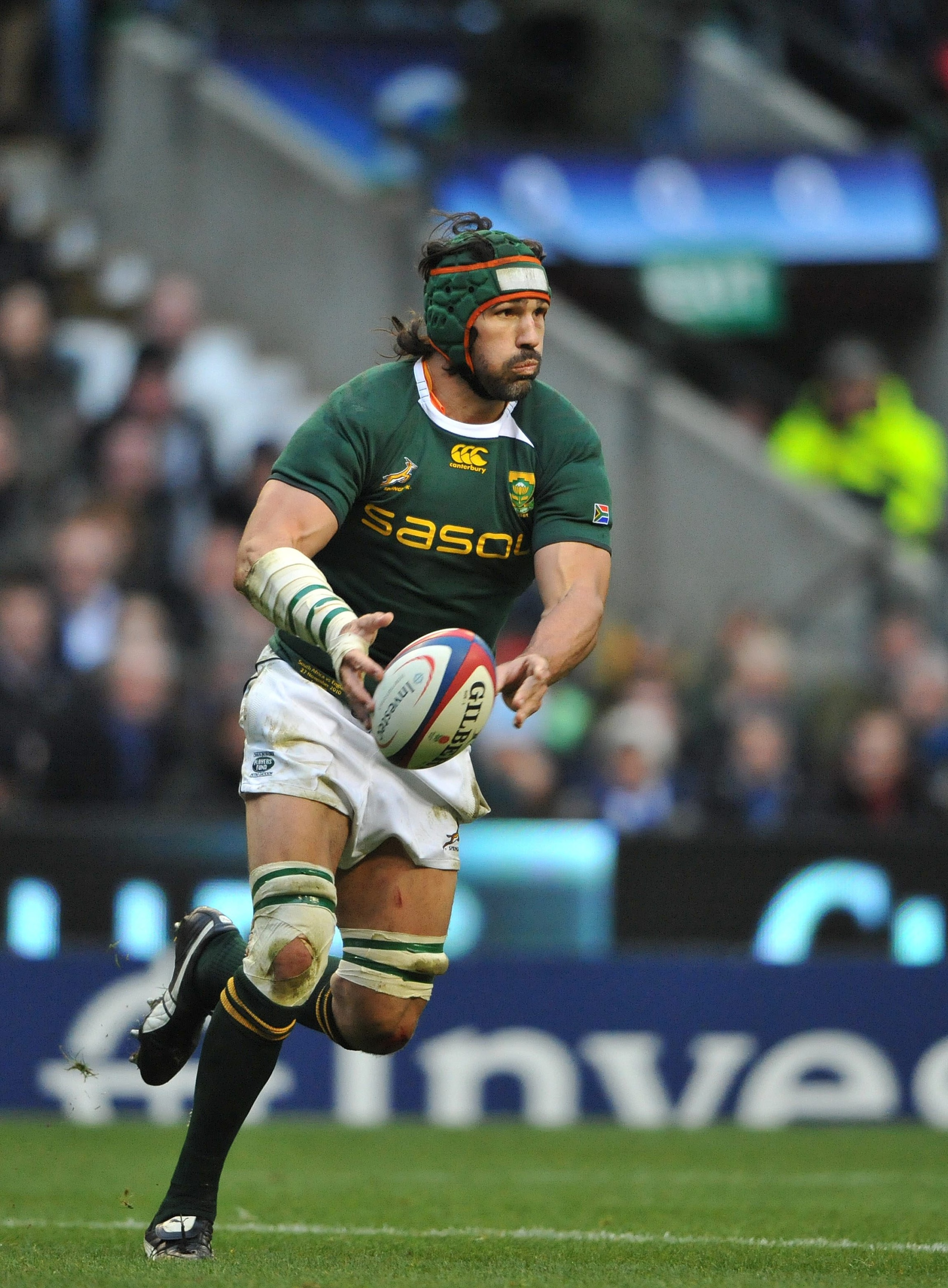 LONDON, ENGLAND - NOVEMBER 27:  Victor Matfield of South Africa in the backline during the End of Year Tour match between England and South Africa at Twickenham Stadium on November 27, 2010 in London, England.  (Photo by Duif du Toit/Gallo Images)
