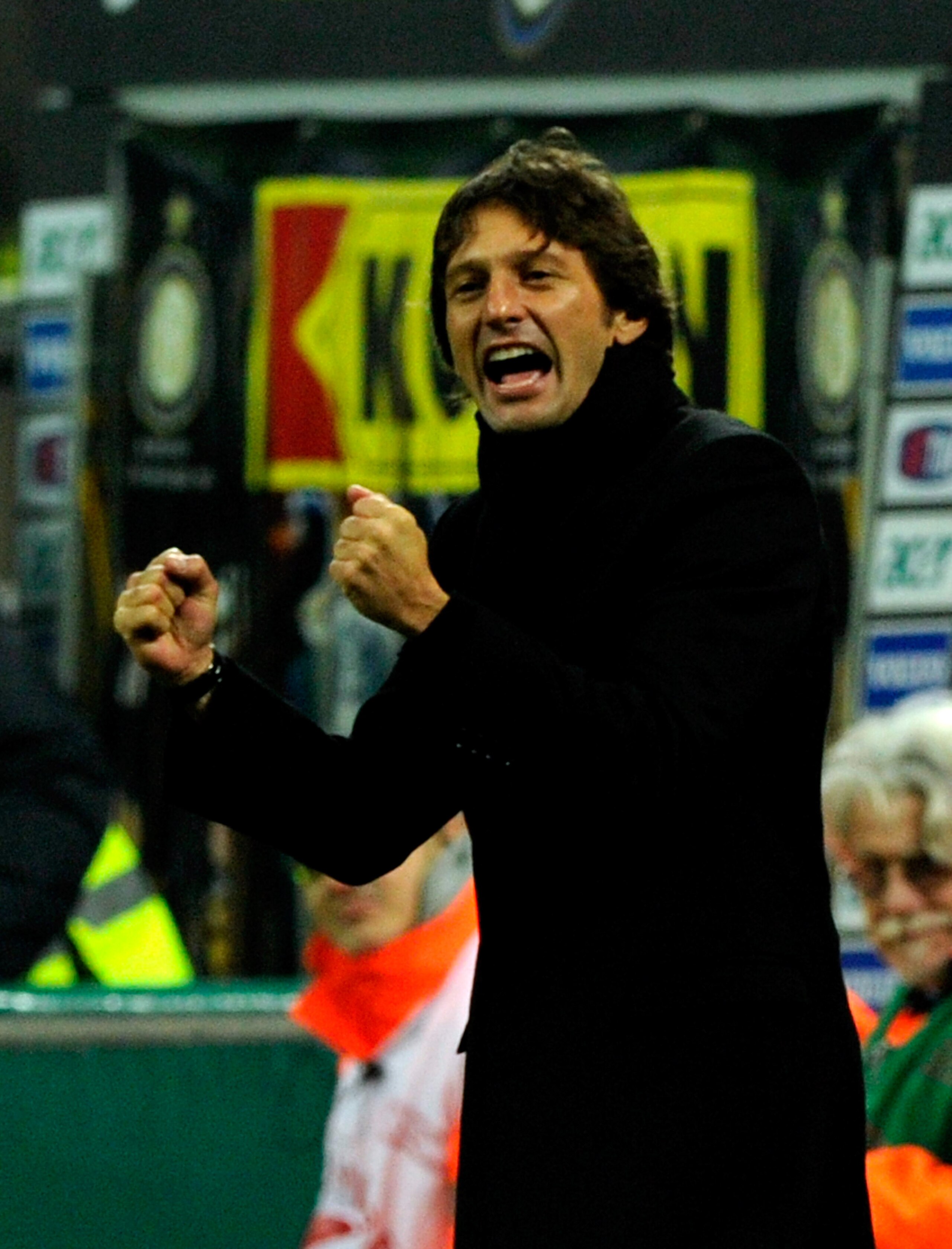 MILAN, ITALY - JANUARY 15:  FC Internazionale Milano  head coach Leonardo during the Serie A match between Inter and Bologna at Stadio Giuseppe Meazza on January 15, 2011 in Milan, Italy.  (Photo by Claudio Villa/Getty Images)