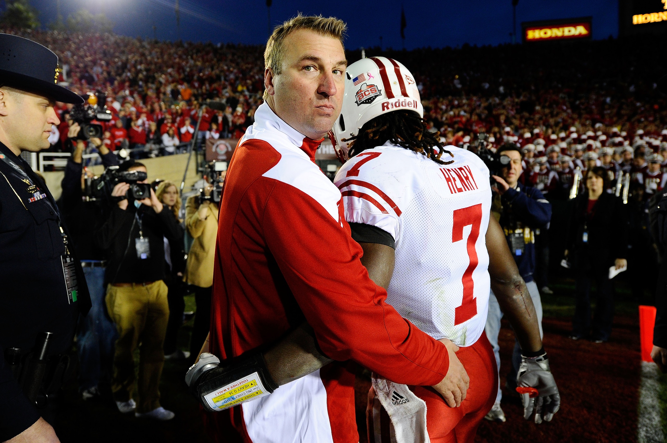 PASADENA, CA - JANUARY 01:  Head coach Bret Bielema and defensive back Aaron Henry #7 of the Wisconsin Badgers walks off the field after losing 21-19 to the TCU Horned Frogs in the 97th Rose Bowl game on January 1, 2011 in Pasadena, California.  (Photo by