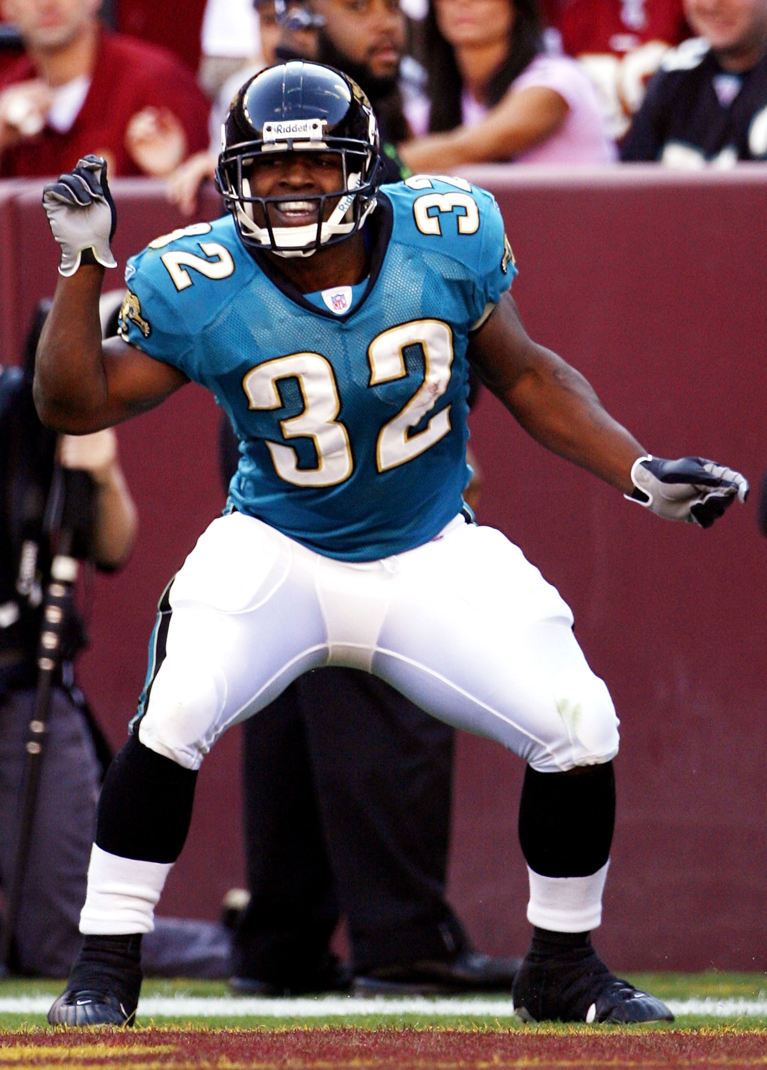 LANDOVER, MD - OCTOBER 01:  Jacksonville Jaguars running back Maurice Jones-Drew #32 celebrates after scoring a touchdown in second quarter action October 1, 2006 at FedEx Field in Landover, Maryland.  (Photo by Win McNamee/Getty Images)