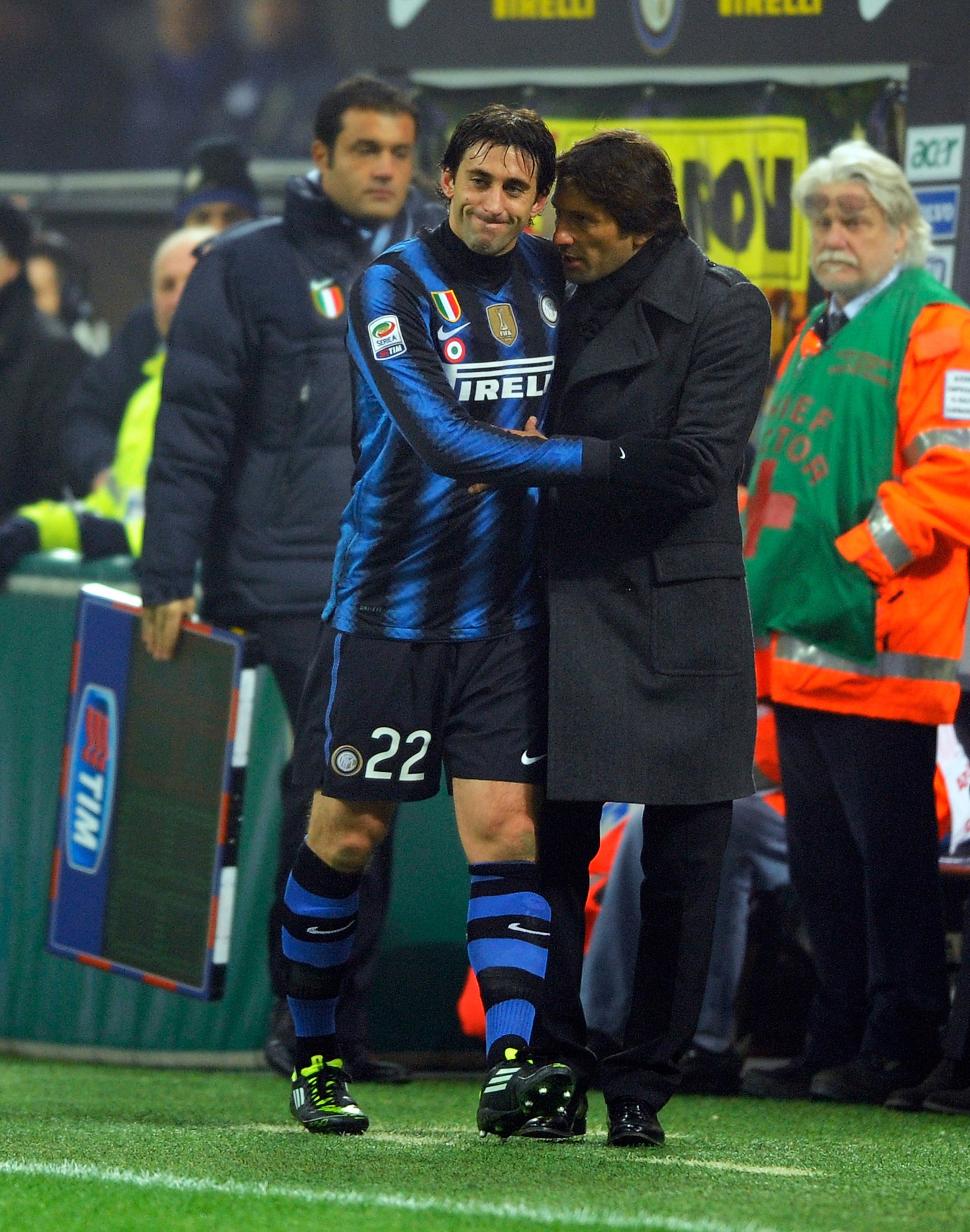 MILAN, ITALY - JANUARY 19:  Diego Alberto Milito of Inter Milan comes off injured during the Serie A match between Inter and Cesena at Stadio Giuseppe Meazza on January 19, 2011 in Milan, Italy.  (Photo by Claudio Villa/Getty Images)