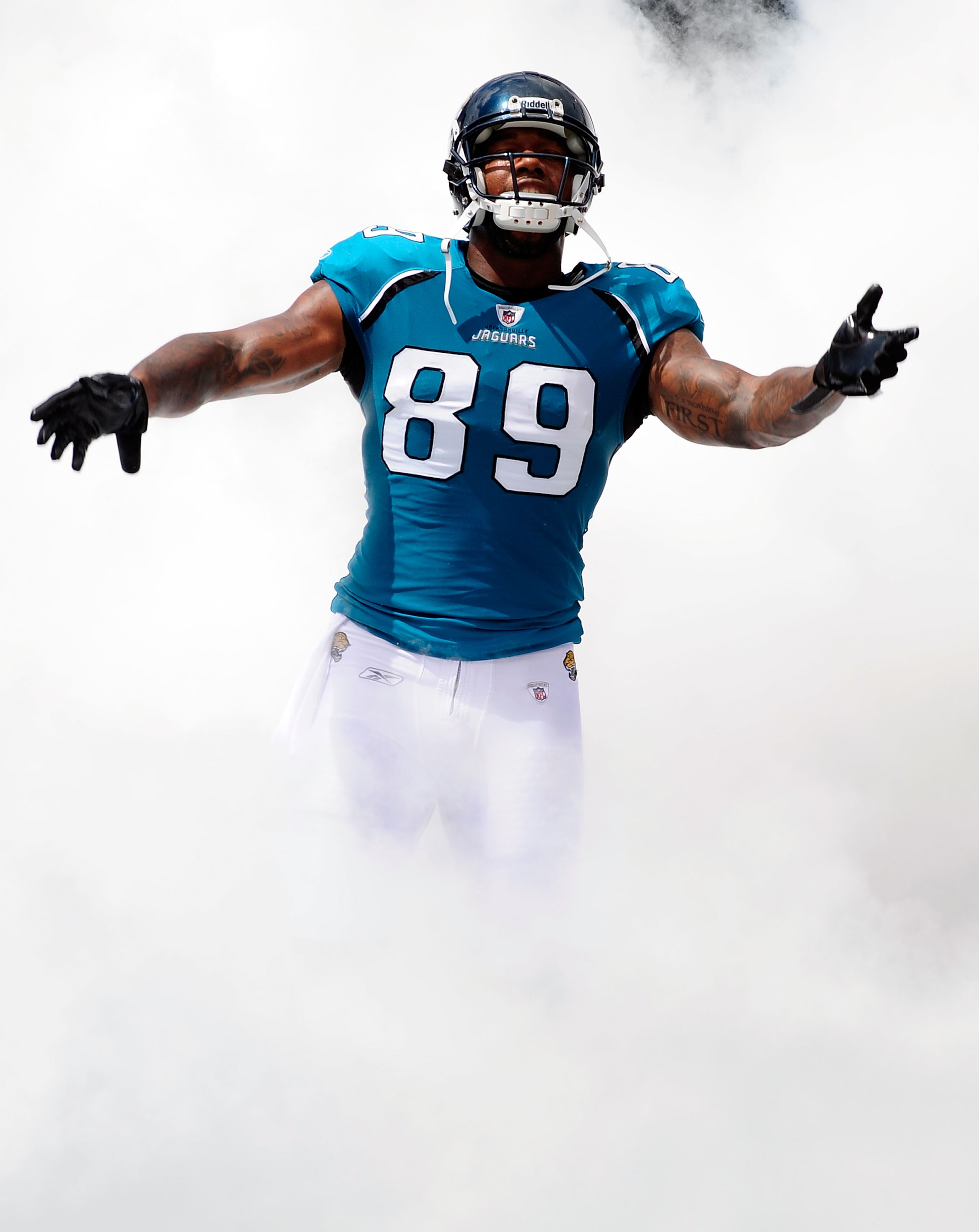 JACKSONVILLE, FL - SEPTEMBER 20:  Marcedes Lewis #89 of the Jacksonville Jaguars enters the stadium prior to the game against the Arizona Cardinals at Jacksonville Municipal Stadium on September 20, 2009 in Jacksonville, Florida.  (Photo by Sam Greenwood/