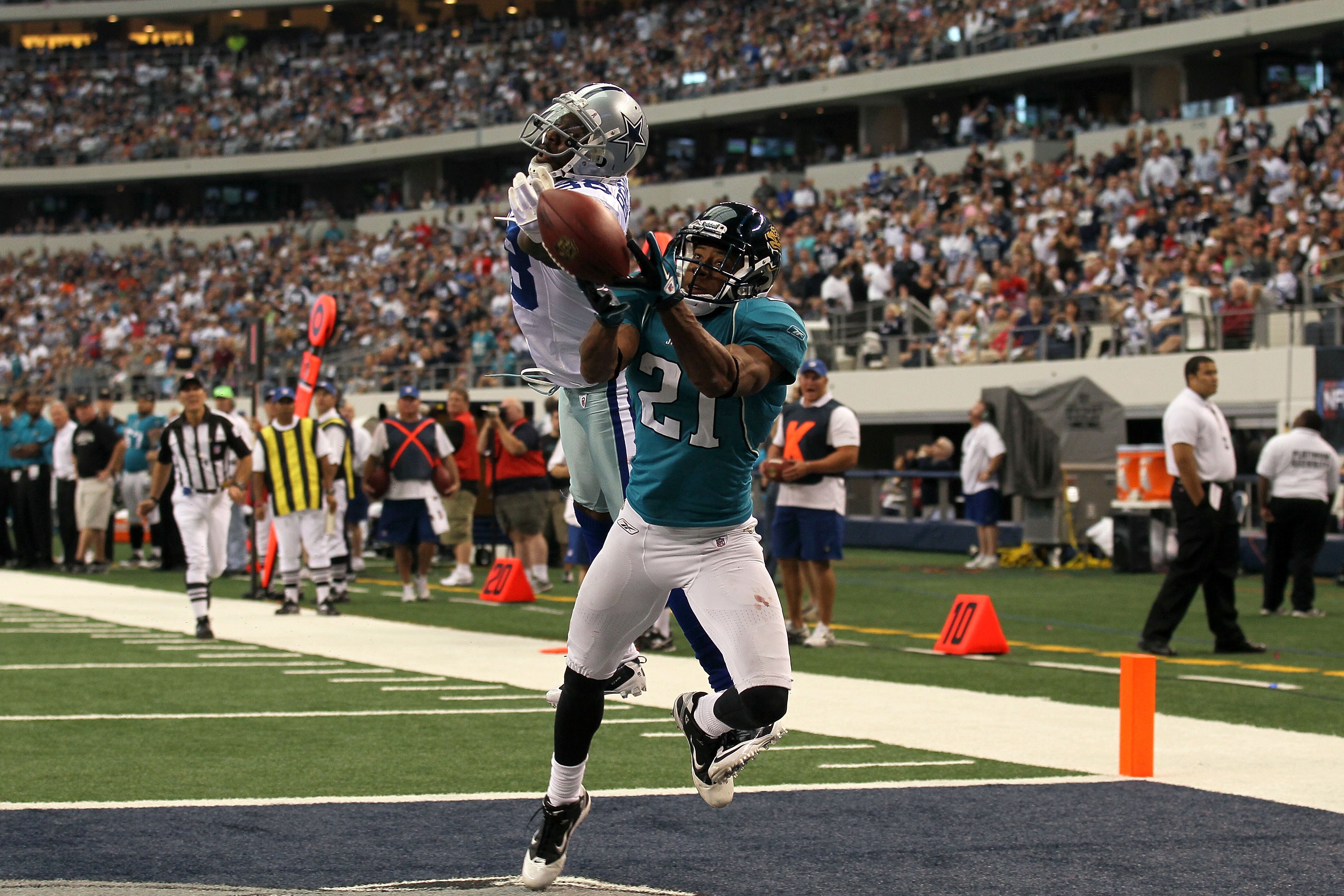 ARLINGTON, TX - OCTOBER 31:  Derek Cox #21 of the Jacksonville Jaguars breaks up a pass in the endzone intended for Dez Bryant #88 of the Dallas Cowboys at Cowboys Stadium on October 31, 2010 in Arlington, Texas.  (Photo by Stephen Dunn/Getty Images)