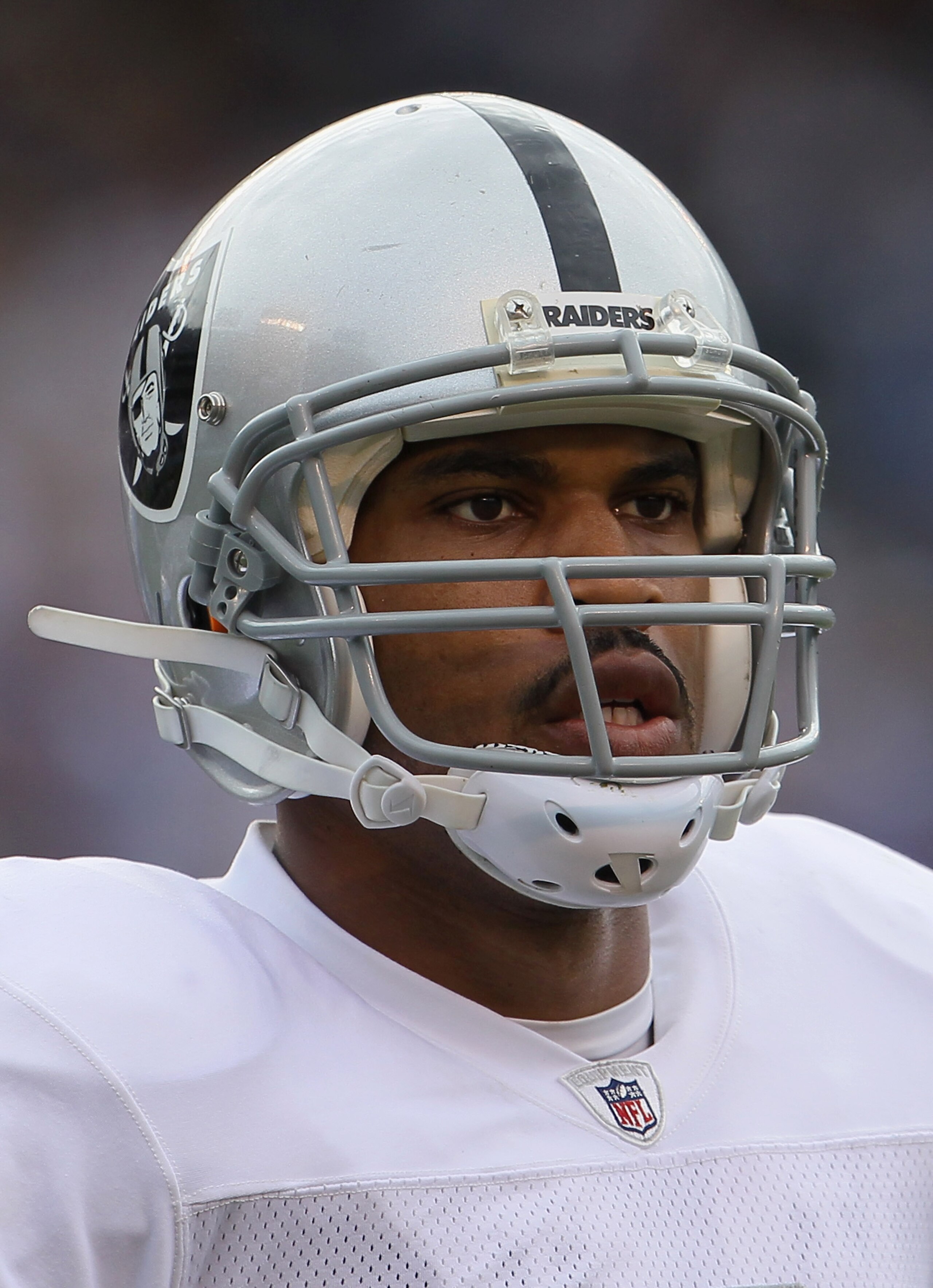 SAN DIEGO - DECEMBER 05:  Quarterback Jason Campbell #8 the Oakland Raiders looks on against the San Diego Chargers at Qualcomm Stadium on December 5, 2010 in San Diego, California. The Raiders defeated the Chargers 28-13.  (Photo by Jeff Gross/Getty Imag