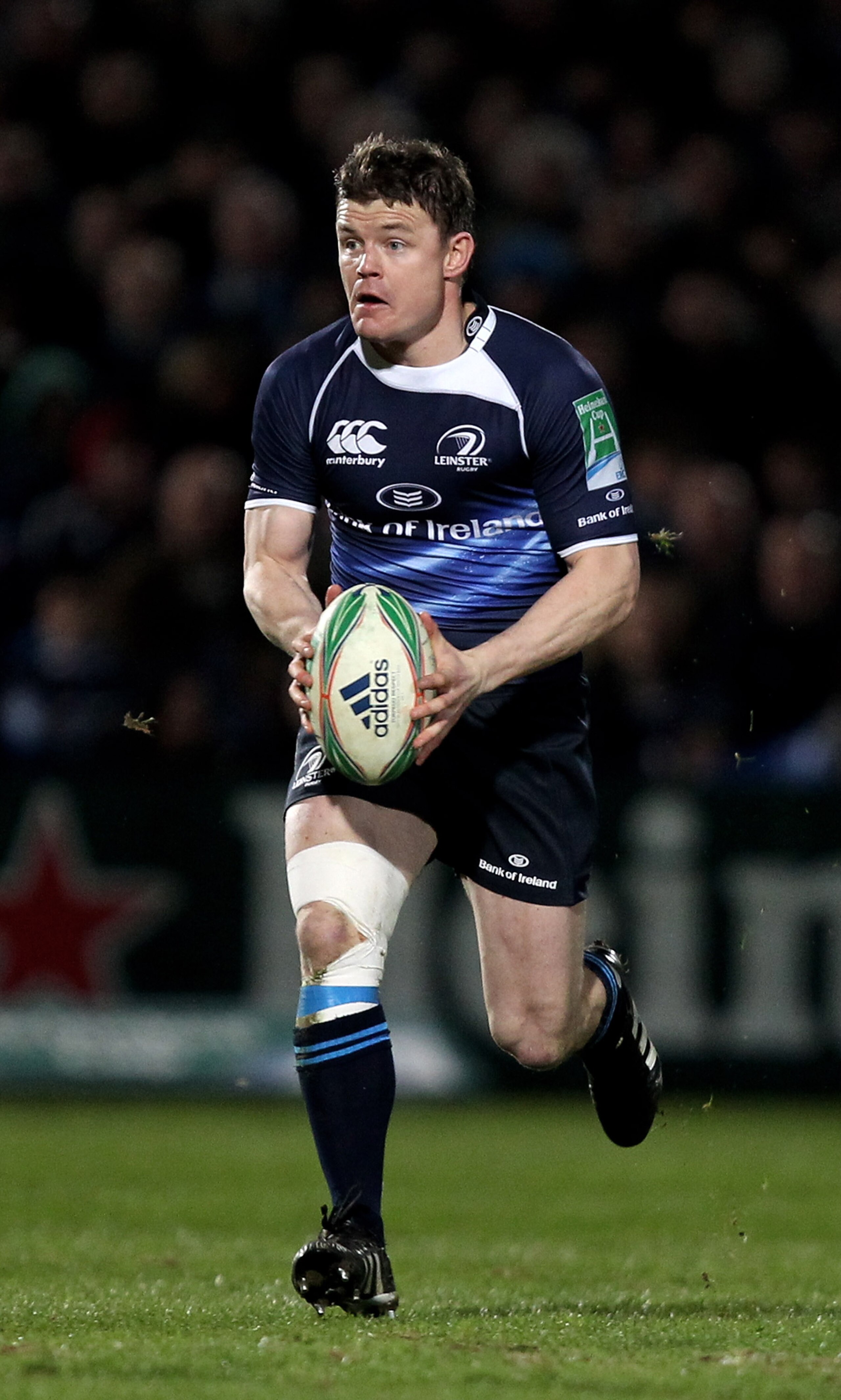 DUBLIN, IRELAND - APRIL 09:  Brian O'Driscoll of Leinster runs with the ball during the Heinken Cup quarter final match between Leinster and Clermont Auvergne at the RDS  on April 9, 2010 in Dublin, Ireland.  (Photo by David Rogers/Getty Images)