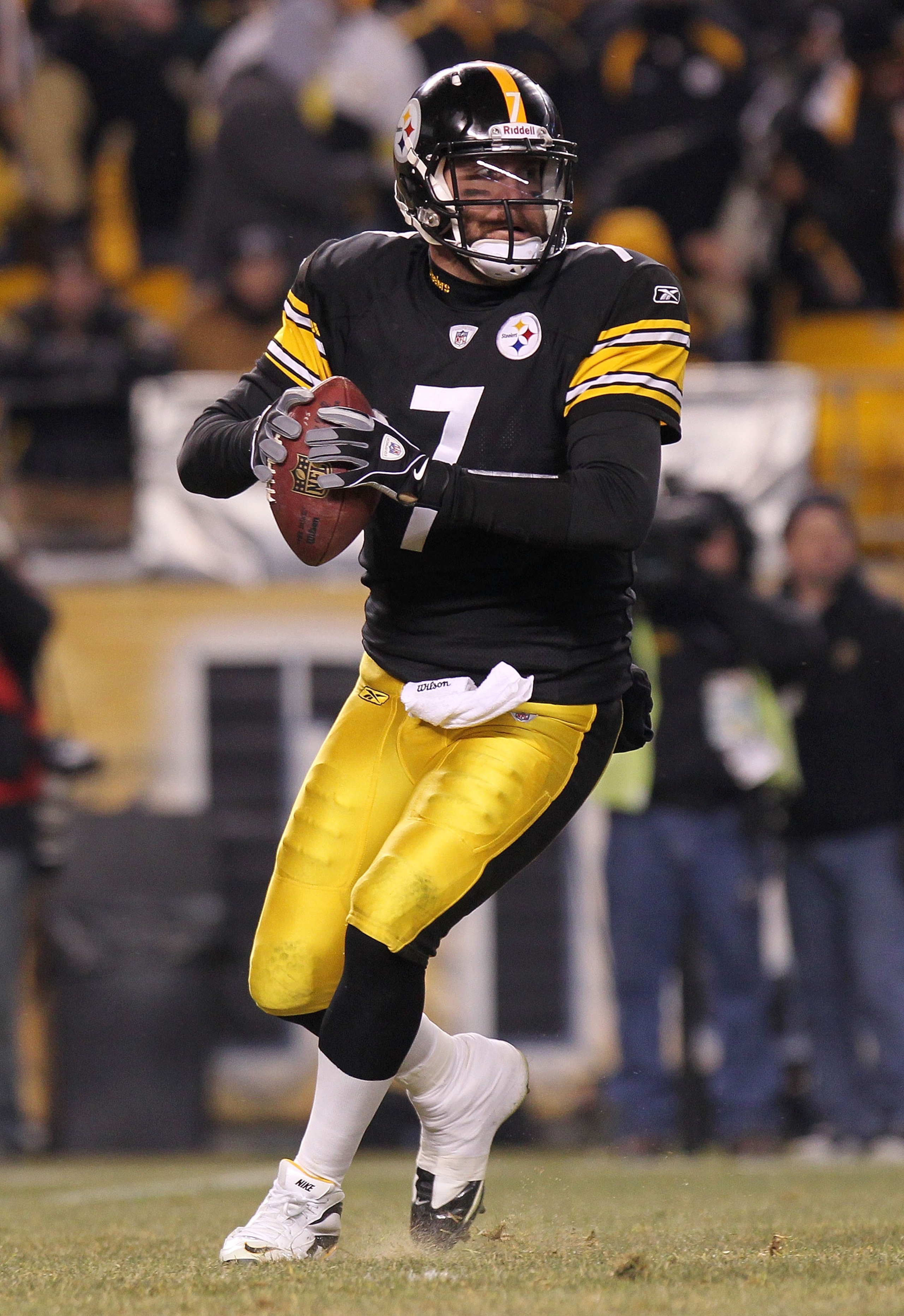 PITTSBURGH, PA - JANUARY 15: Quarterback Ben Roethlisberger #7 of the Pittsburgh Steelers drops back to pass against the Baltimore Ravens in the AFC Divisional Playoff Game at Heinz Field on January 15, 2011 in Pittsburgh, Pennsylvania. (Photo by Nick L PITTSBURGH, PA - JANUARY 15: Quarterback Ben Roethlisberger #7 of the Pittsburgh Steelers drops back to pass against the Baltimore Ravens in the AFC Divisional Playoff Game at Heinz Field on January 15, 2011 in Pittsburgh, Pennsylvania. (Photo by Nick L