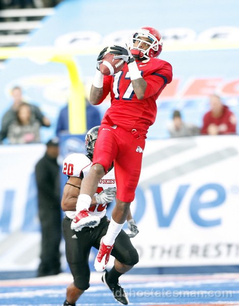 Oct 9, 2010: Fresno State wide receiver Jamel Hamler (17) catches a pass  for a touchdown with Louisiana Tech Bulldogs cornerback Ryan Williams (23)  defending during game action between the Fresno State