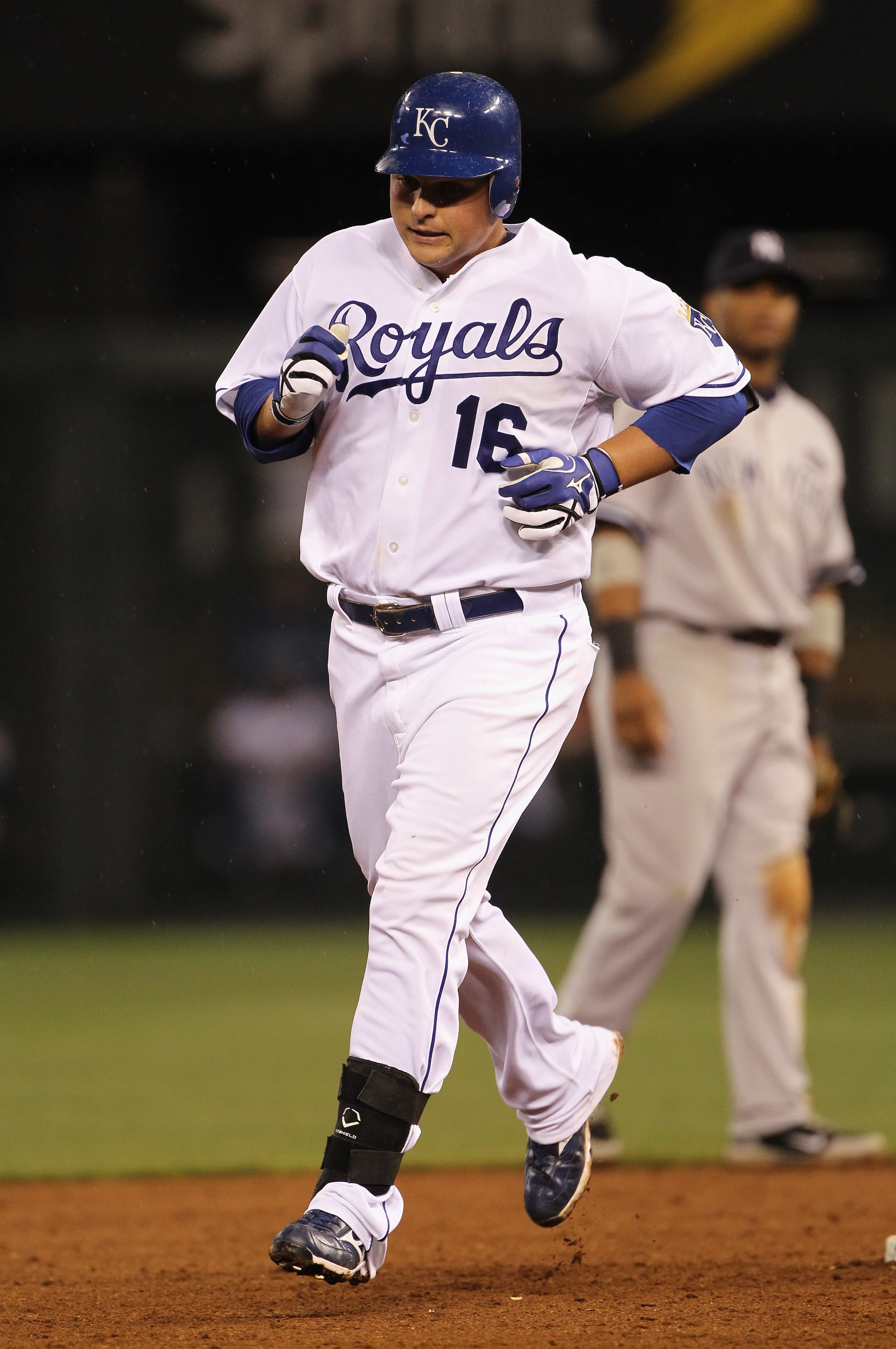 KANSAS CITY, MO - AUGUST 13: Billy Butler #16 of the Kansas City Royals circles the bases after hitting a home run during the 5th inning of the game against the New York Yankees on August 13, 2010 at Kauffman Stadium in Kansas City, Missouri. (Photo by KANSAS CITY, MO - AUGUST 13: Billy Butler #16 of the Kansas City Royals circles the bases after hitting a home run during the 5th inning of the game against the New York Yankees on August 13, 2010 at Kauffman Stadium in Kansas City, Missouri. (Photo by
