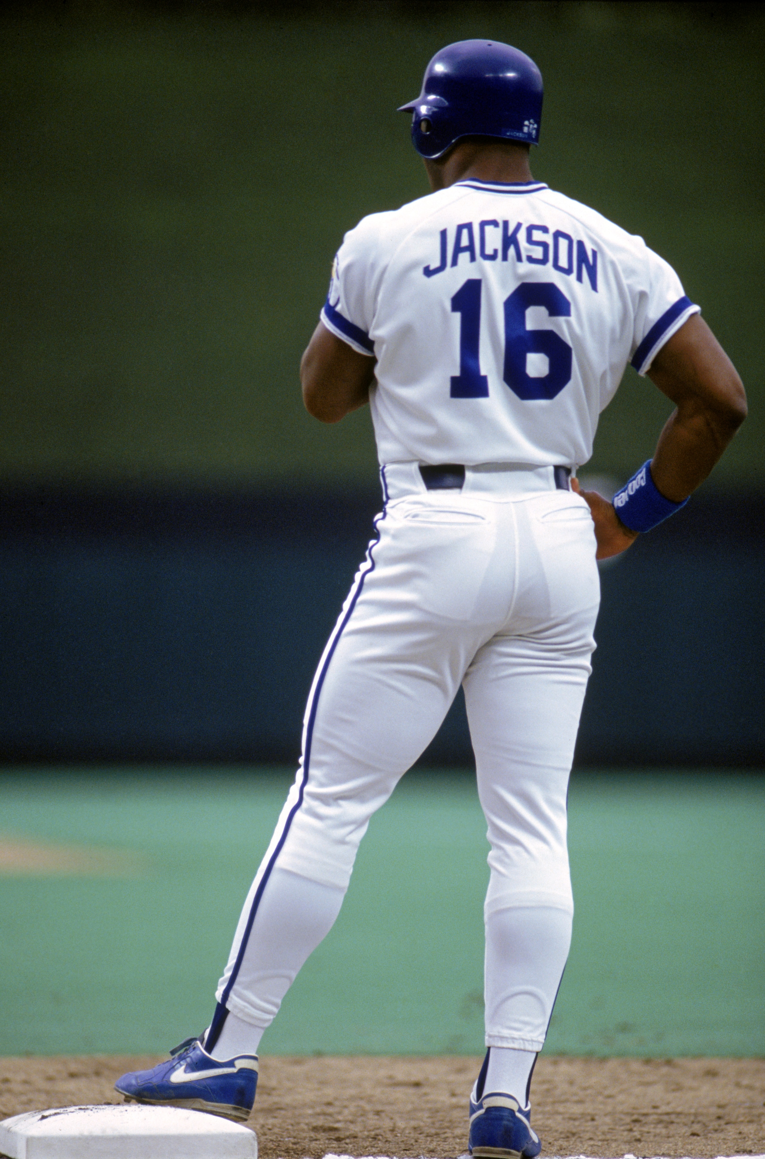 KANSAS CITY, MO - 1990: Bo Jackson #16 of the Kansas City Royals stands on base during a game in the 1990 season at Royals Stadium in Kansas City, Missouri. (Photo by Jonathan Daniel/Getty Images) KANSAS CITY, MO - 1990: Bo Jackson #16 of the Kansas City Royals stands on base during a game in the 1990 season at Royals Stadium in Kansas City, Missouri. (Photo by Jonathan Daniel/Getty Images)