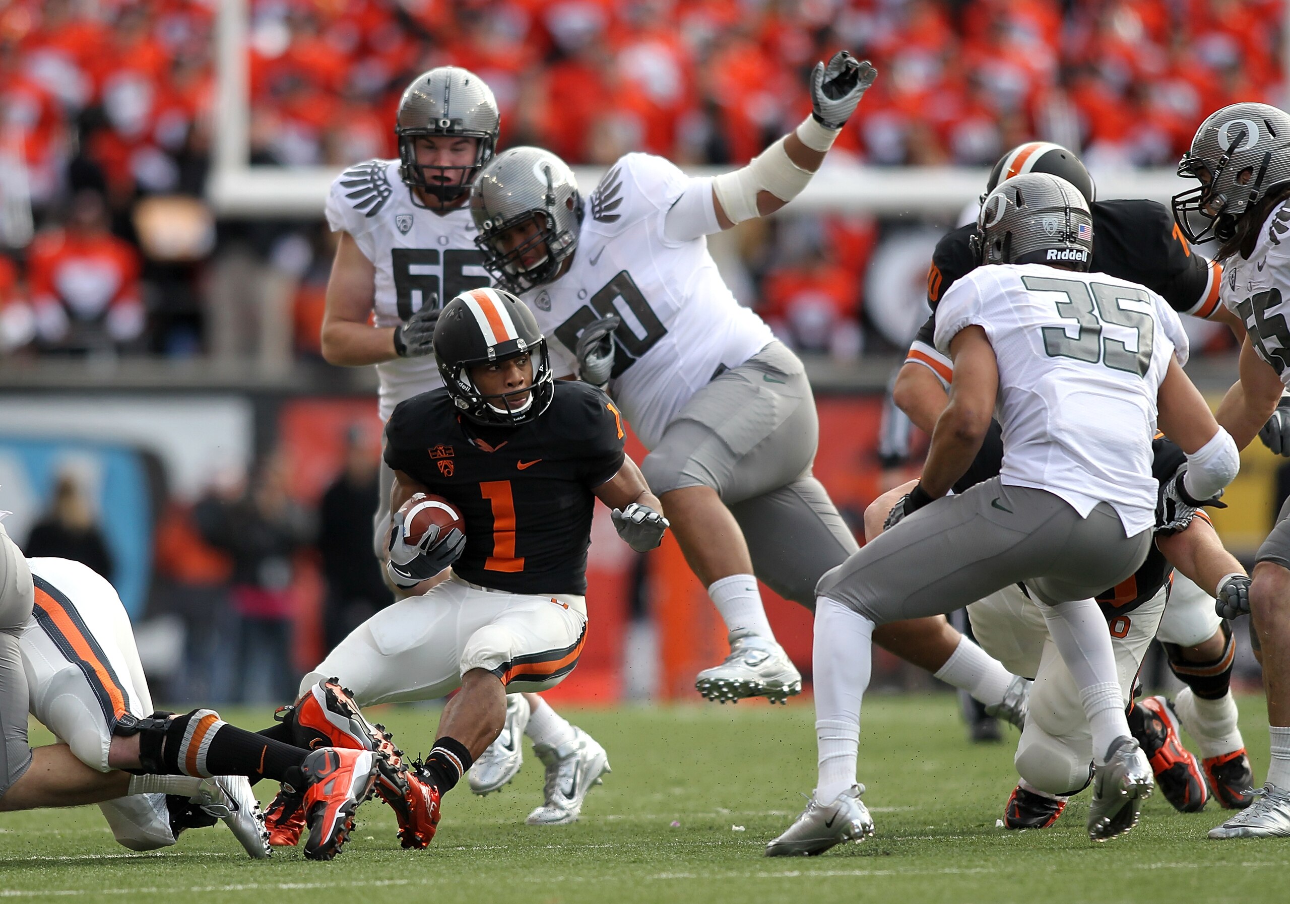 CORVALLIS, OR - DECEMBER 04:  Jacquizz Rodgers #1 of the Oregon State Beavers runs the ball against the Oregon Ducks during the 114th Civil War on December 4, 2010 at the Reser Stadium in Corvallis, Oregon.  (Photo by Jonathan Ferrey/Getty Images)