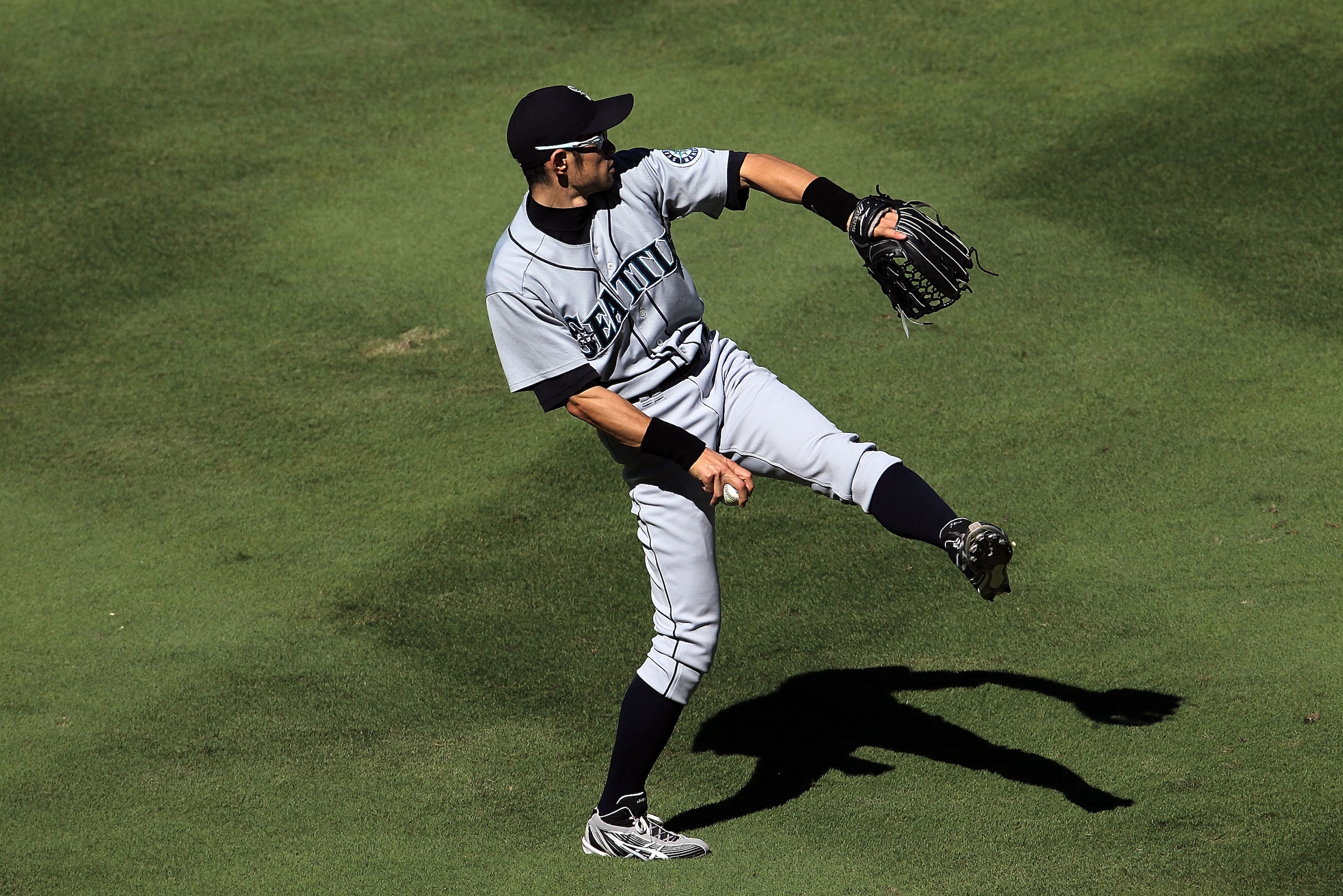 ARLINGTON, TX - SEPTEMBER 29: Ichiro Suzuki #51 of the Seattle Mariners at Rangers Ballpark in Arlington on September 29, 2010 in Arlington, Texas. (Photo by Ronald Martinez/Getty Images) ARLINGTON, TX - SEPTEMBER 29: Ichiro Suzuki #51 of the Seattle Mariners at Rangers Ballpark in Arlington on September 29, 2010 in Arlington, Texas. (Photo by Ronald Martinez/Getty Images)