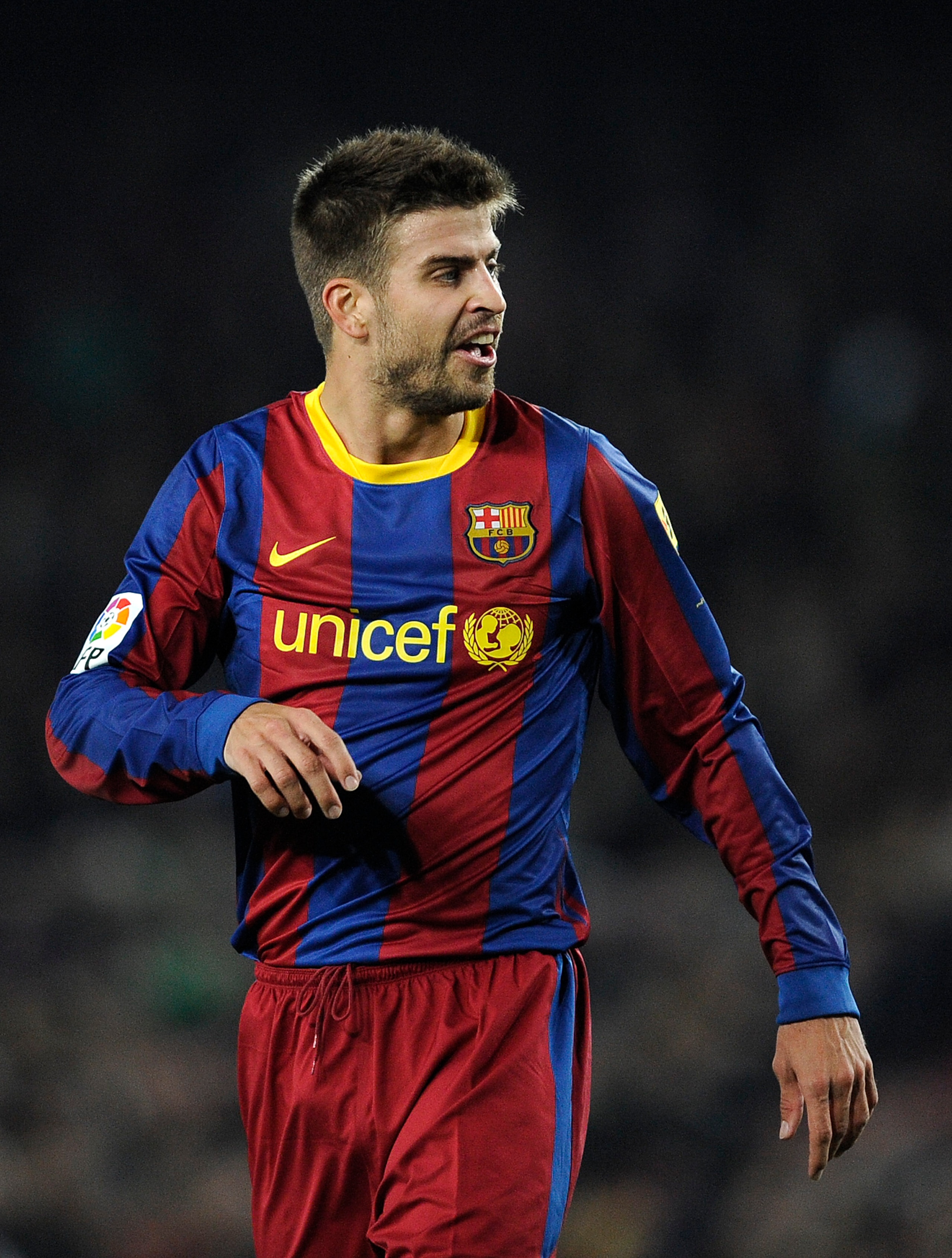 BARCELONA, SPAIN - JANUARY 12:  Gerard Pique f FC Barcelona looks on during the Copa del Rey quarter final first leg match between FC Barcelona and Betis at Camp Nou on January 12, 2011 in Barcelona, Spain. Barcelona won 5-0.  (Photo by David Ramos/Getty