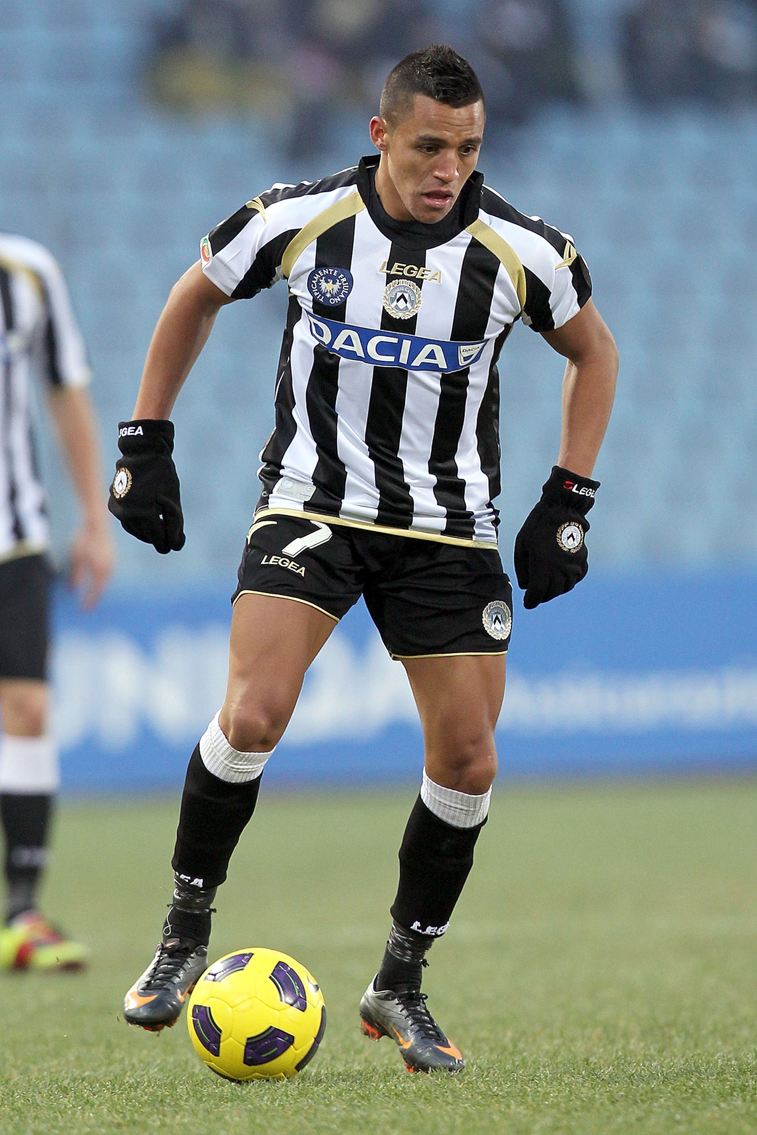 UDINE, ITALY - JANUARY 06: Alexis Sanchez of Udinese Calcio in action during the Serie A match between Udinese and Chievo at Stadio Friuli on January 6, 2011 in Udine, Italy.  (Photo by Gabriele Maltinti/Getty Images)