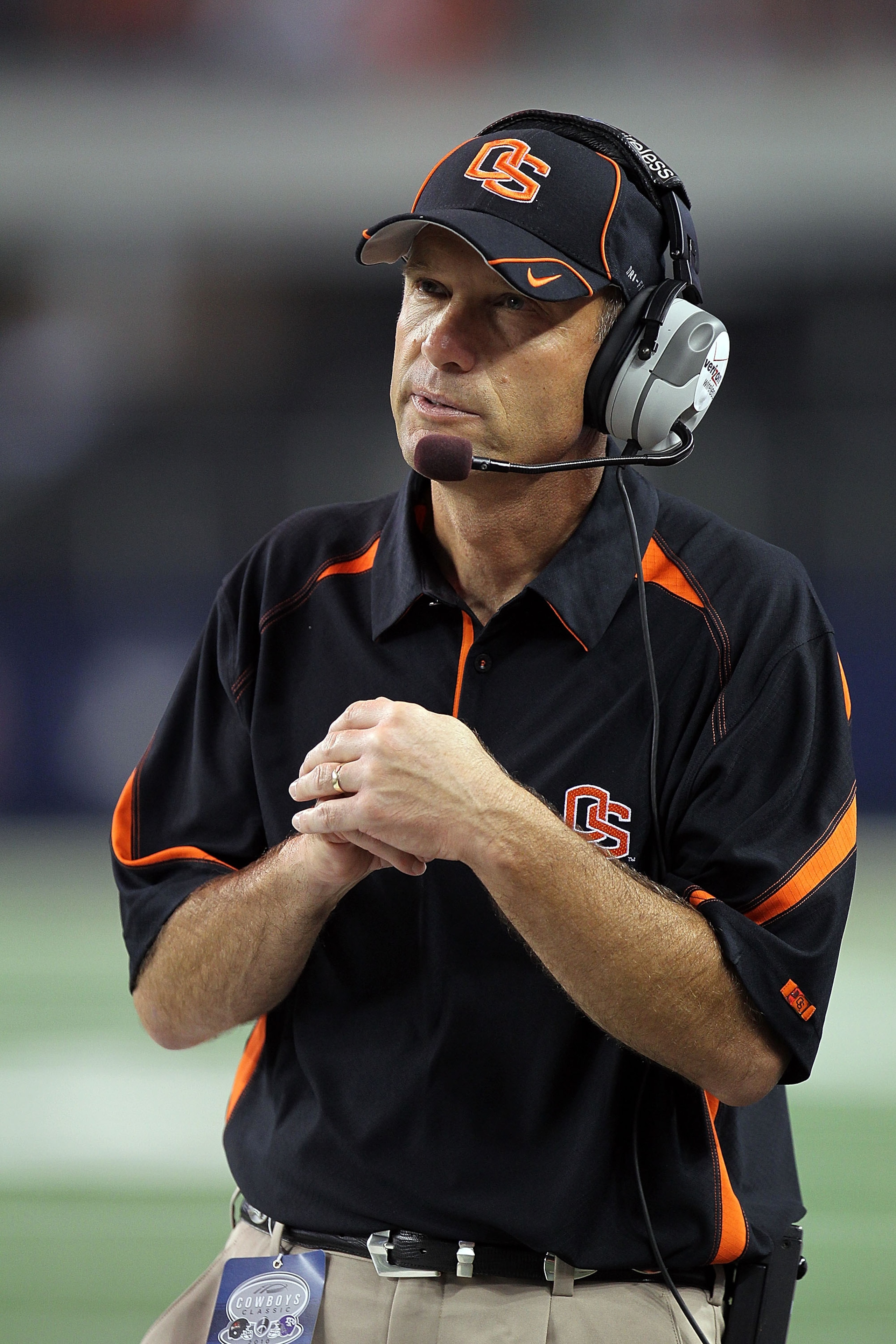 ARLINGTON, TX - SEPTEMBER 04: Head coach Mike Riley of the Oregon State Beavers on the sidelines during play against the TCU Horned Frogs at Cowboys Stadium on September 4, 2010 in Arlington, Texas. (Photo by Ronald Martinez/Getty Images) ARLINGTON, TX - SEPTEMBER 04: Head coach Mike Riley of the Oregon State Beavers on the sidelines during play against the TCU Horned Frogs at Cowboys Stadium on September 4, 2010 in Arlington, Texas. (Photo by Ronald Martinez/Getty Images)