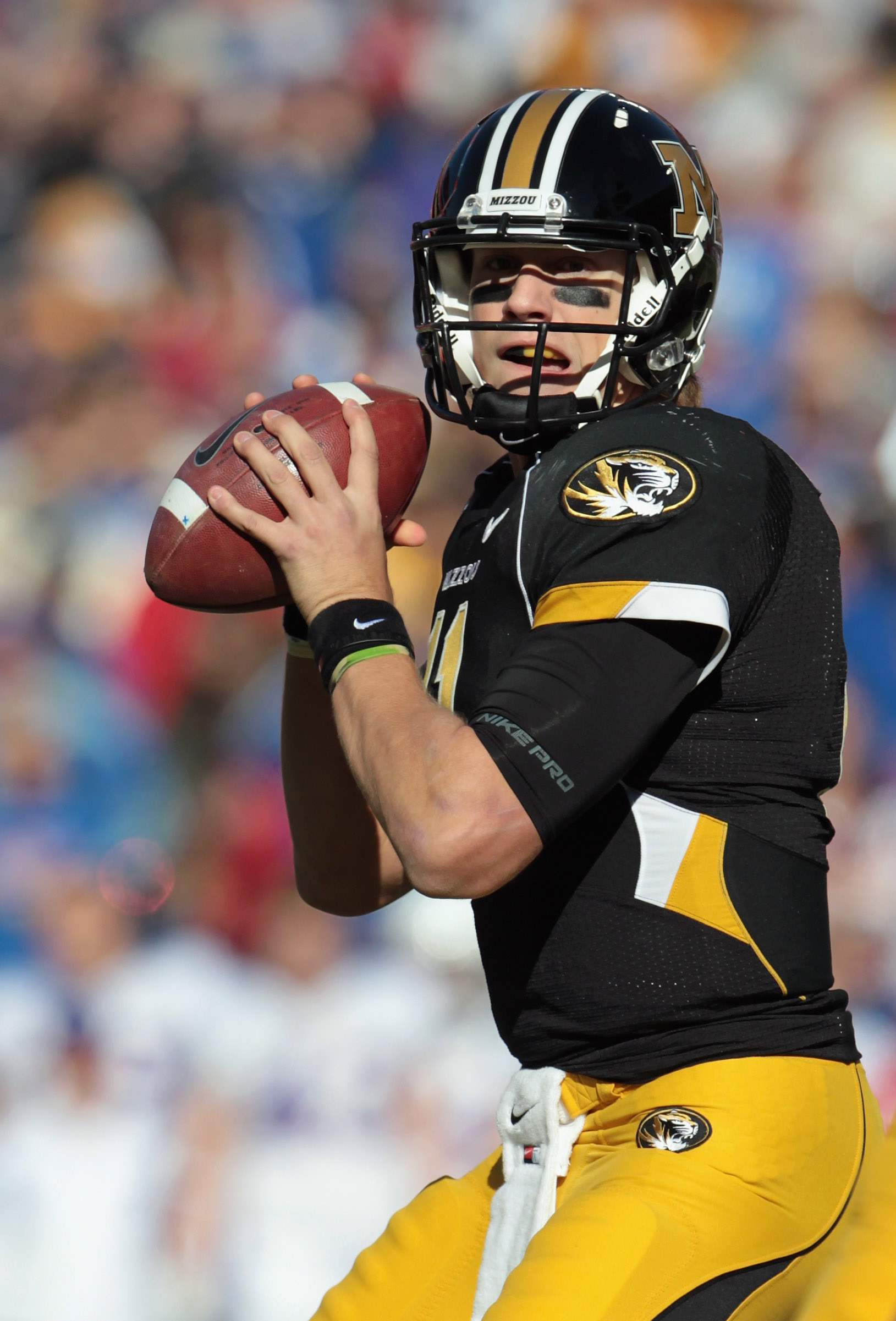 KANSAS CITY, MO - NOVEMBER 27: Quarterback Blaine Gabbert #11 of the Missouri Tigers passes during the game against the Kansas Jayhawks on November 27, 2010 at Arrowhead Stadium in Kansas City, Missouri. (Photo by Jamie Squire/Getty Images)