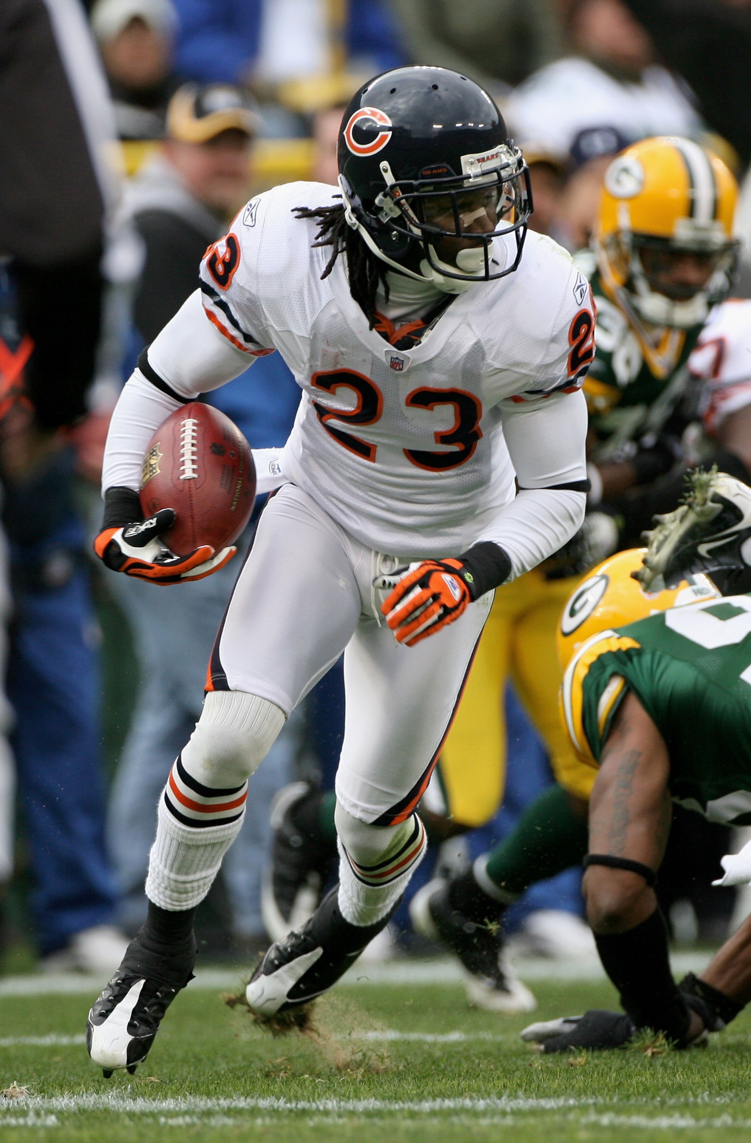 GREEN BAY, WI - NOVEMBER 16:  Devin Hester #23 of the Chicago Bears returns a kick off against the Green Bay Packers during NFL action at Lambeau Field on November 16, 2008 in Green Bay, Wisconsin. The Packers defeated the Bears 37-3.  (Photo by Doug Pens