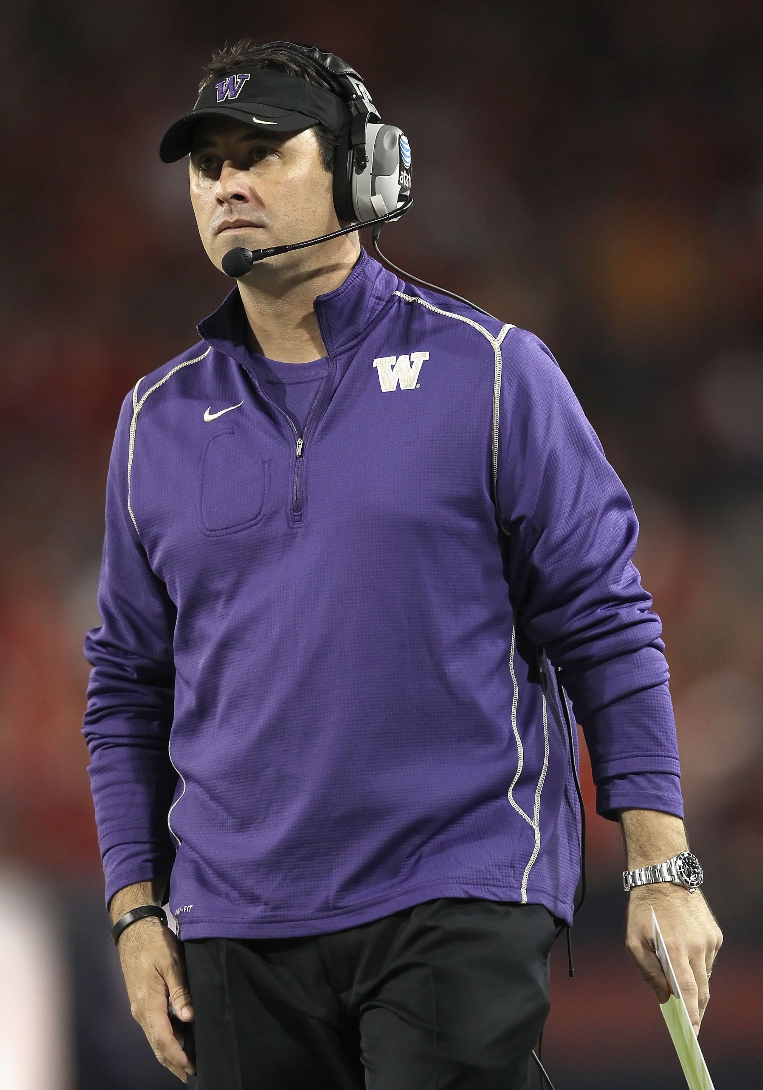 TUCSON, AZ - OCTOBER 23: Head coach Steve Sarkisian of the Washington Huskies during the college football game against the Arizona Wildcats at Arizona Stadium on October 23, 2010 in Tucson, Arizona. The Wildcats defeated the Huskies 44-14. (Photo by C TUCSON, AZ - OCTOBER 23: Head coach Steve Sarkisian of the Washington Huskies during the college football game against the Arizona Wildcats at Arizona Stadium on October 23, 2010 in Tucson, Arizona. The Wildcats defeated the Huskies 44-14. (Photo by C