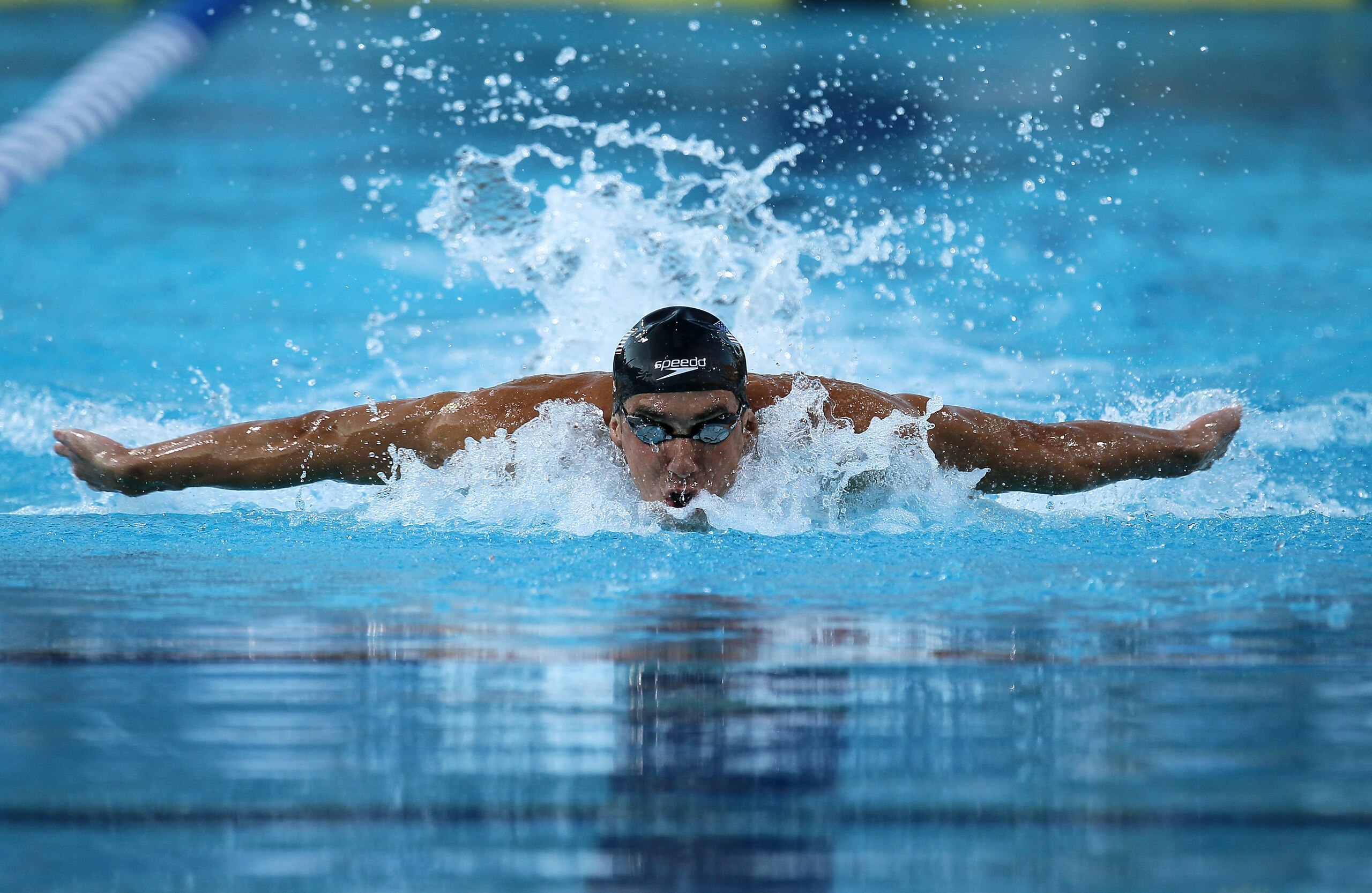 IRVINE, CA - AUGUST 20:  Michael Phelps swims on his way to winning the men's 100m butterfly during the Mutual of Omaha Pan Pacific Championships at the William Woollett Jr. Aquatic Center on August 20, 2010 in Irvine, California.  (Photo by Stephen Dunn/