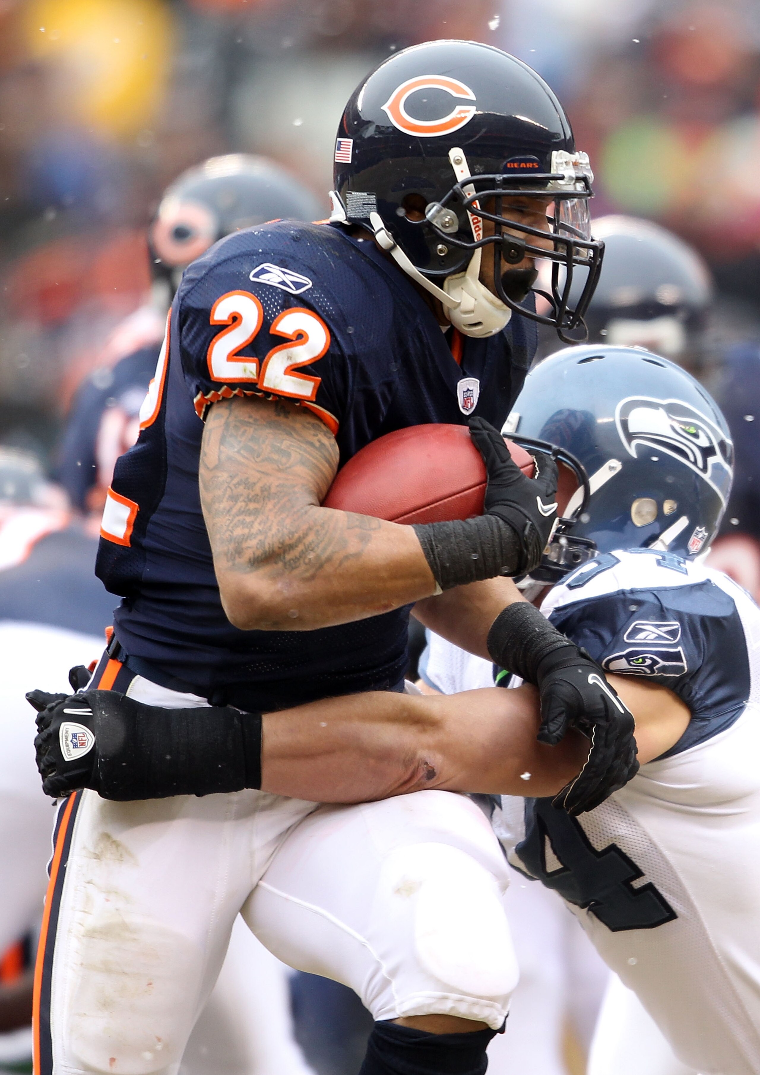 CHICAGO, IL - JANUARY 16:  Matt Forte #22 of the Chicago Bears runs the ball against the Seattle Seahawks in the 2011 NFC divisional playoff game at Soldier Field on January 16, 2011 in Chicago, Illinois.  (Photo by Andy Lyons/Getty Images)