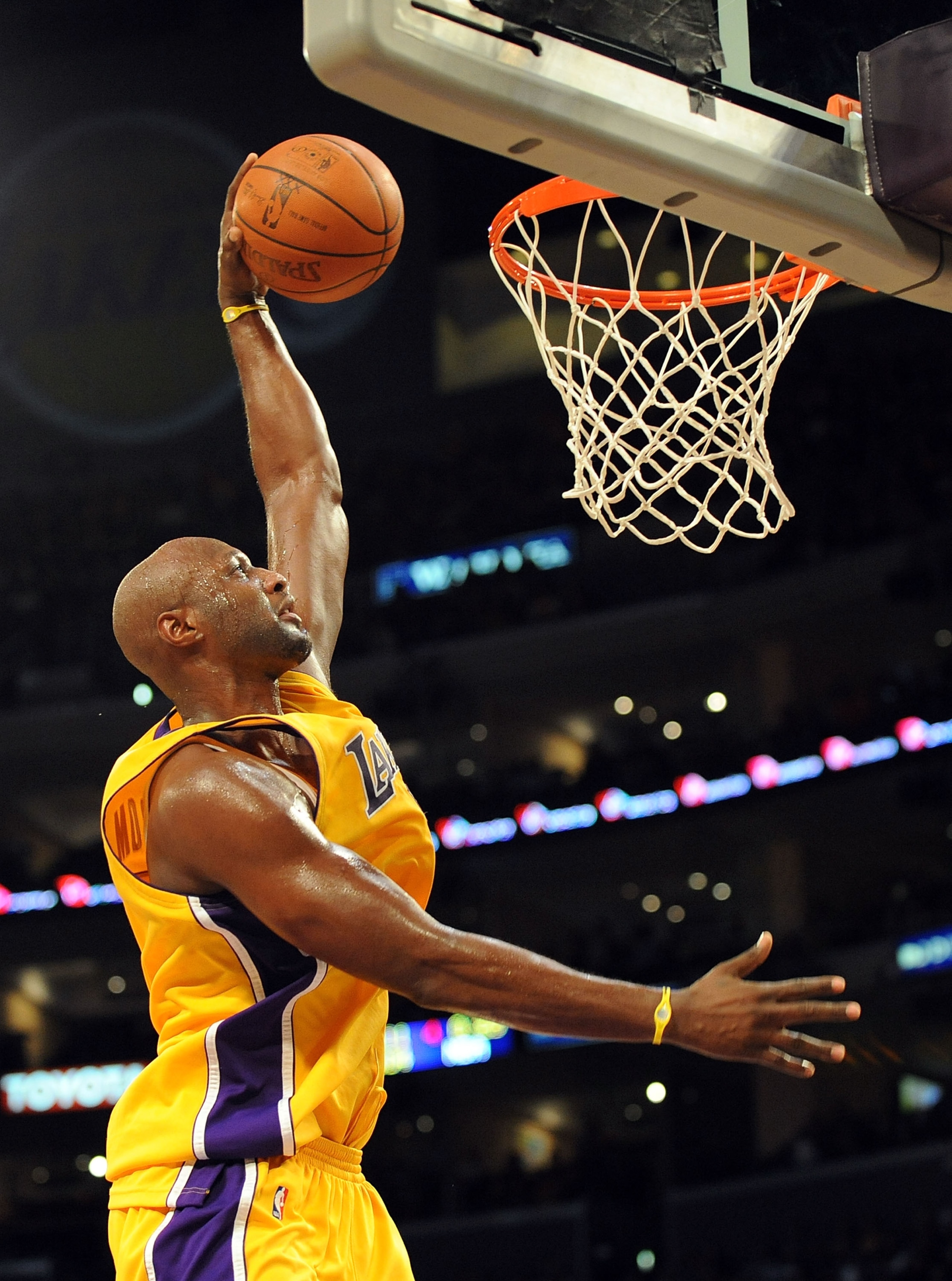 LOS ANGELES, CA - NOVEMBER 12: Lamar Odum #7 of the Los Angeles Lakers dunks againt the Phoenix Suns during the first half at Staples Center on November 12, 2009 in Los Angeles, California. NOTE TO USER: User expressly acknowledges and agrees that, by do LOS ANGELES, CA - NOVEMBER 12: Lamar Odum #7 of the Los Angeles Lakers dunks againt the Phoenix Suns during the first half at Staples Center on November 12, 2009 in Los Angeles, California. NOTE TO USER: User expressly acknowledges and agrees that, by do