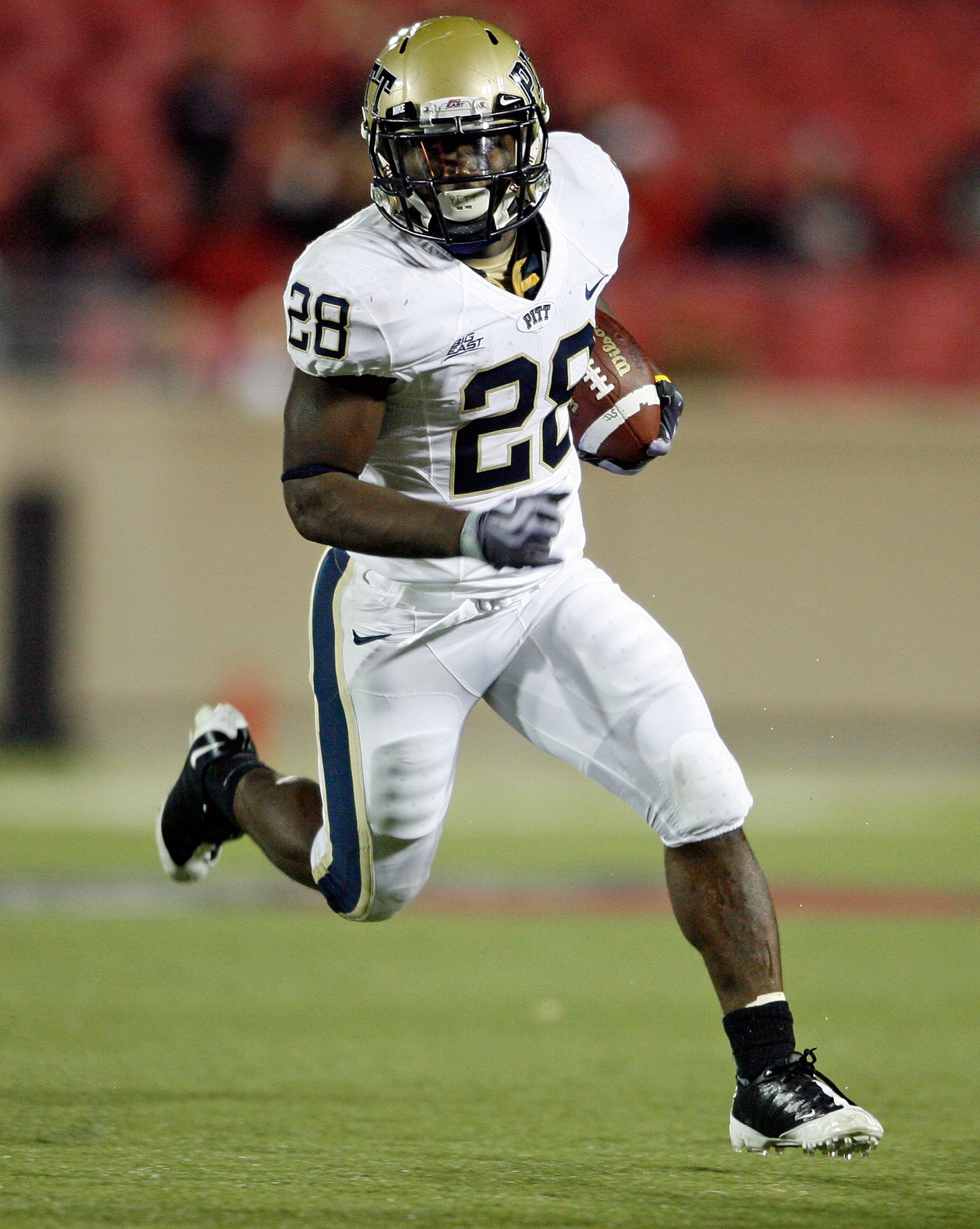 LOUISVILLE, KY - OCTOBER 02: Dion Lewis #28 of the Pittsburgh Panthers runs with the ball during the Big East Conference game against the Louisville Cardinals at Papa John's Cardinal Stadium on October 2, 2009 in Louisville, Kentucky. Pittsburgh won 35 LOUISVILLE, KY - OCTOBER 02: Dion Lewis #28 of the Pittsburgh Panthers runs with the ball during the Big East Conference game against the Louisville Cardinals at Papa John's Cardinal Stadium on October 2, 2009 in Louisville, Kentucky. Pittsburgh won 35