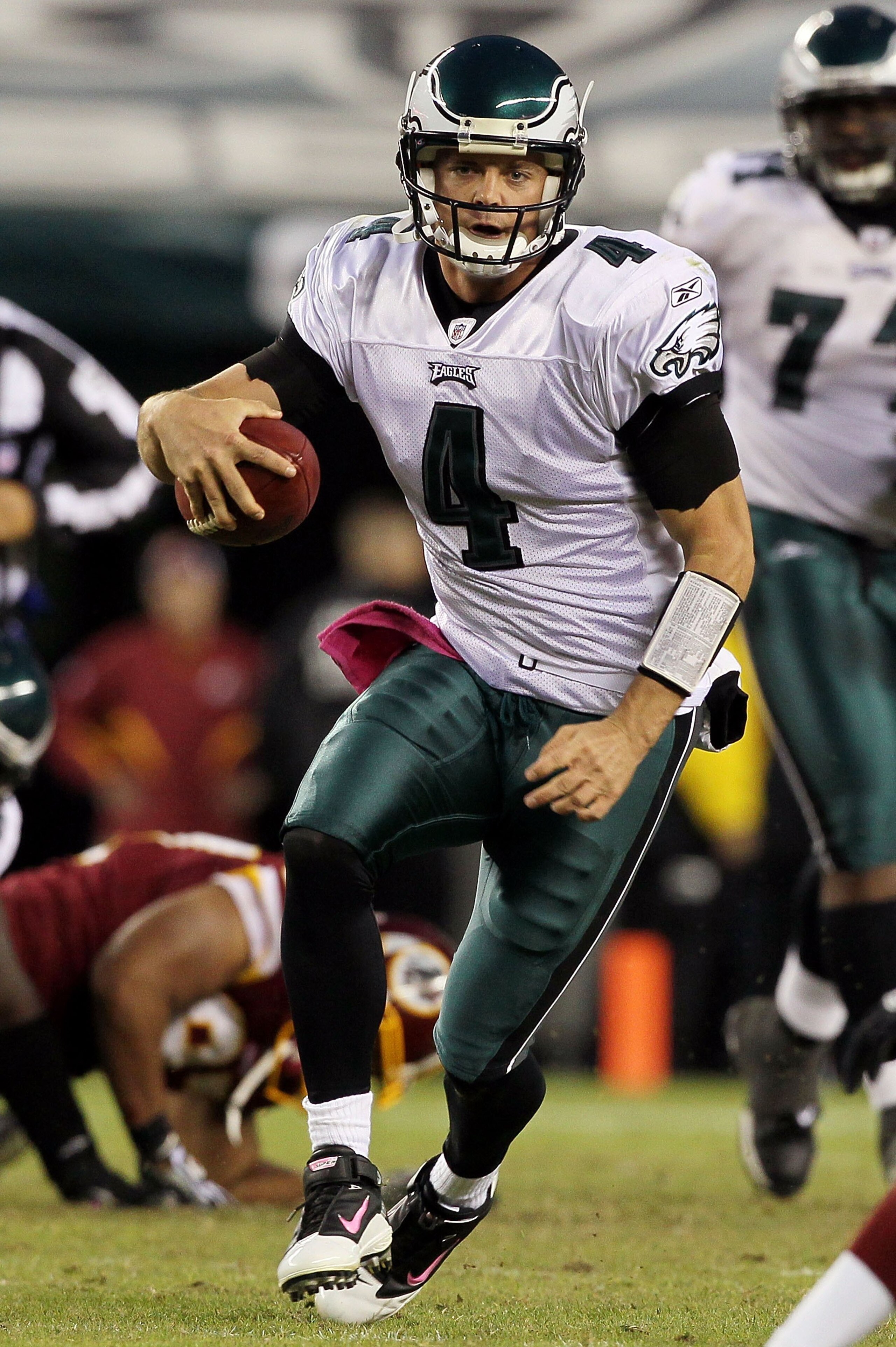 PHILADELPHIA - OCTOBER 03:  Kevin Kolb #4 of the Philadelphia Eagles against the Washington Redskins on October 3, 2010 at Lincoln Financial Field in Philadelphia, Pennsylvania. The Redskins defeated the Eagles 17-12.  (Photo by Jim McIsaac/Getty Images)