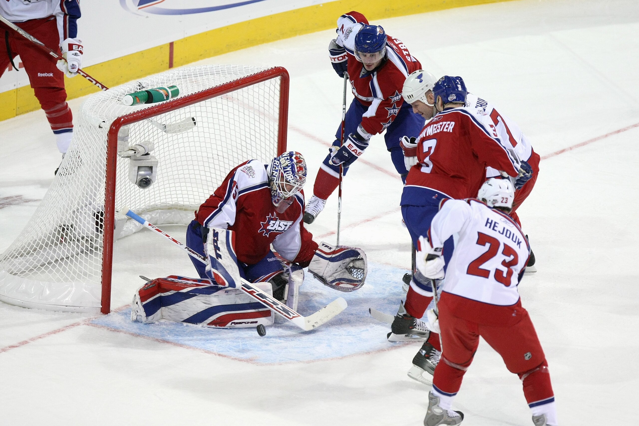 MONTREAL - JANUARY 25:  Goaltender Henrik Lundqvist of the Eastern Conference All-Stars makes a save during the 2009 NHL All-Star game at the Bell Centre on January 25, 2009 in Montreal, Canada.  (Photo by Nick Laham/Getty Images)