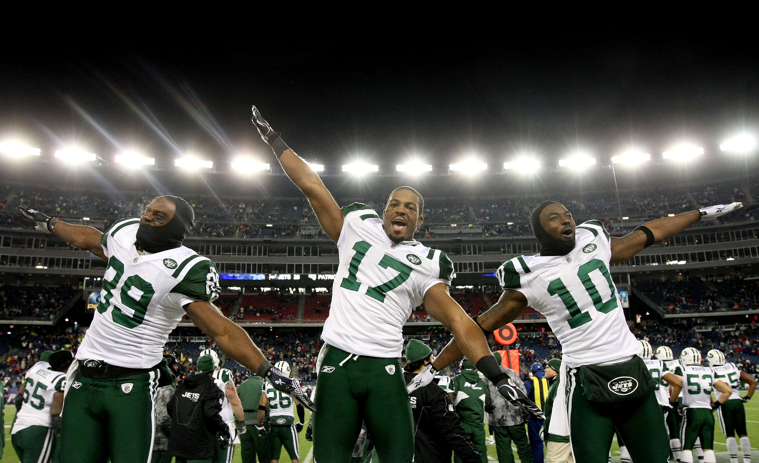 FOXBORO, MA - JANUARY 16: Jerricho Cotchery #89, Braylon Edwards #17 and Santonio Holmes #10 of the New York Jets celebrate their 28 to 21 victory over the New England Patriots during their 2011 AFC divisional playoff game at Gillette Stadium on January FOXBORO, MA - JANUARY 16: Jerricho Cotchery #89, Braylon Edwards #17 and Santonio Holmes #10 of the New York Jets celebrate their 28 to 21 victory over the New England Patriots during their 2011 AFC divisional playoff game at Gillette Stadium on January