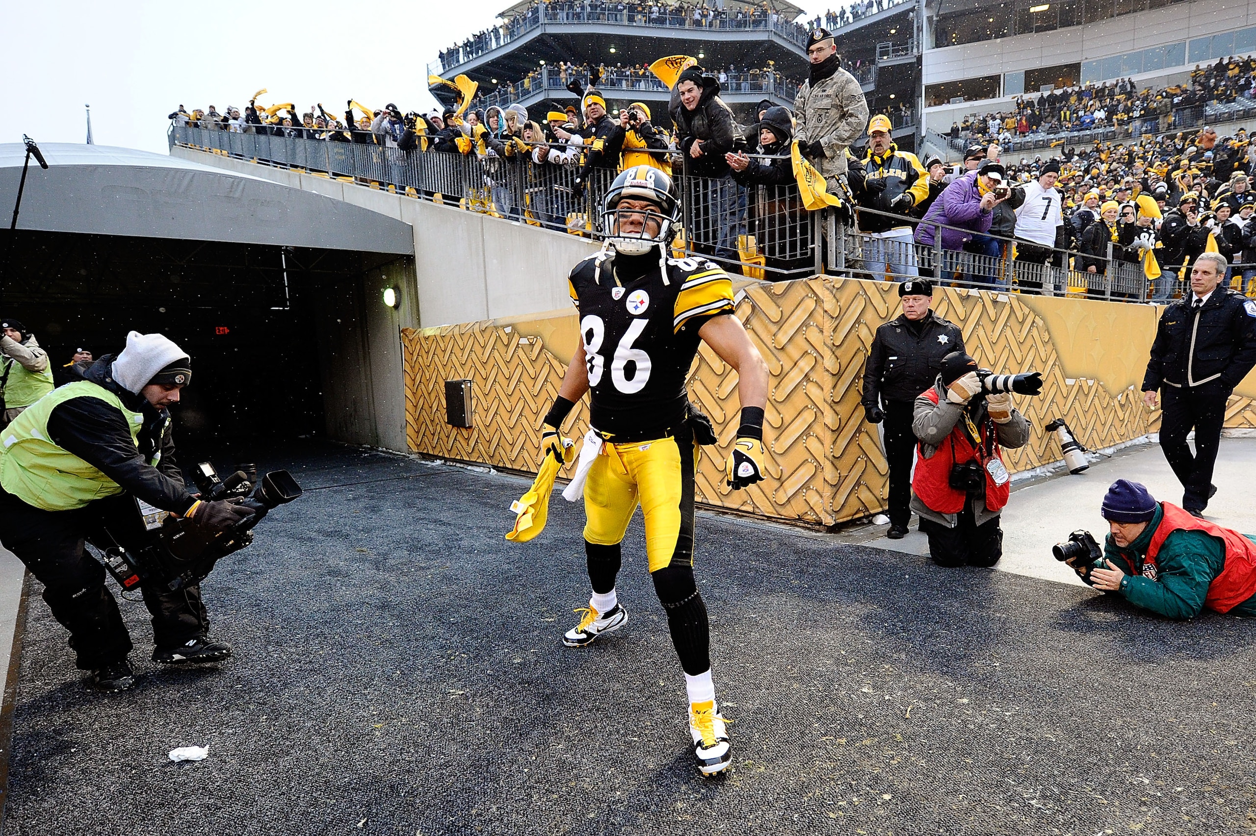 PITTSBURGH, PA - DECEMBER 19: Hines Ward #86 of the Pittsburgh Steelers enters the stadium before the game against the New York Jets at Heinz Field on December 19, 2010 in Pittsburgh, Pennsylvania. (Photo by Karl Walter/Getty Images) PITTSBURGH, PA - DECEMBER 19: Hines Ward #86 of the Pittsburgh Steelers enters the stadium before the game against the New York Jets at Heinz Field on December 19, 2010 in Pittsburgh, Pennsylvania. (Photo by Karl Walter/Getty Images)