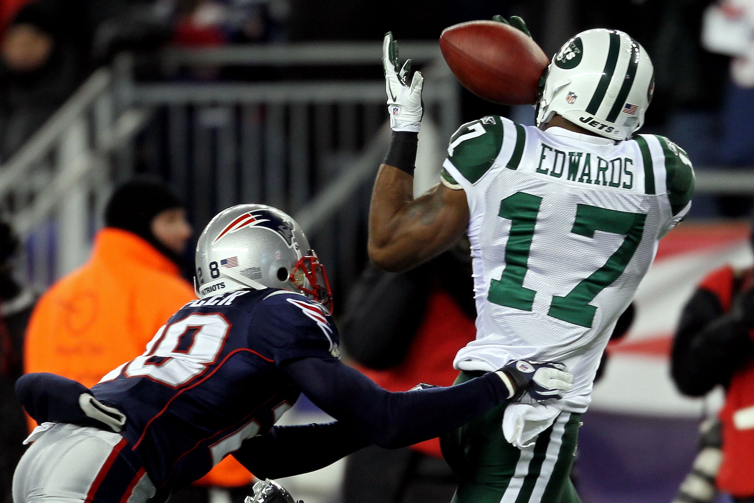 FOXBORO, MA - JANUARY 16: Braylon Edwards #17 of the New York Jets catches a pass over Darius Butler #28 of the New England Patriots in the second quarter during their 2011 AFC divisional playoff game at Gillette Stadium on January 16, 2011 in Foxboro, M FOXBORO, MA - JANUARY 16: Braylon Edwards #17 of the New York Jets catches a pass over Darius Butler #28 of the New England Patriots in the second quarter during their 2011 AFC divisional playoff game at Gillette Stadium on January 16, 2011 in Foxboro, M