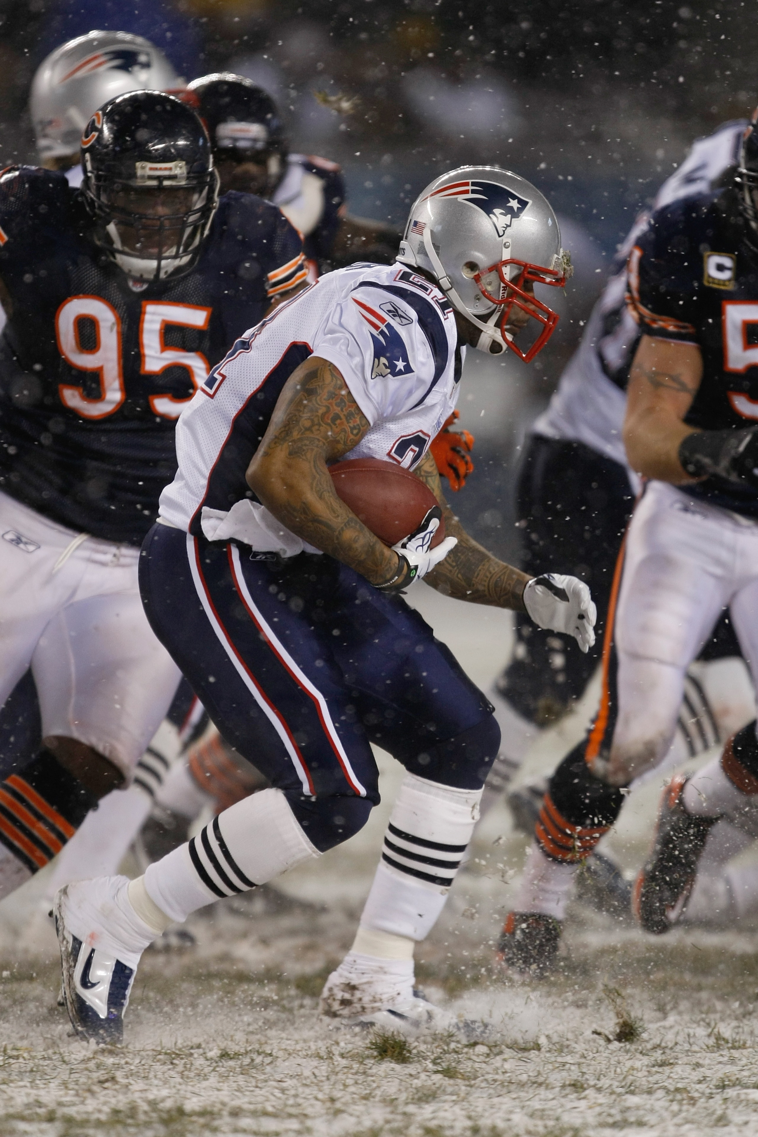 CHICAGO, IL - DECEMBER 12: Fred Taylor #21 of the New England Patriots runs against the Chicago Bears at Soldier Field on December 12, 2010 in Chicago, Illinois. The Patriots defeated the Bears 36-7. (Photo by Scott Boehm/Getty Images)