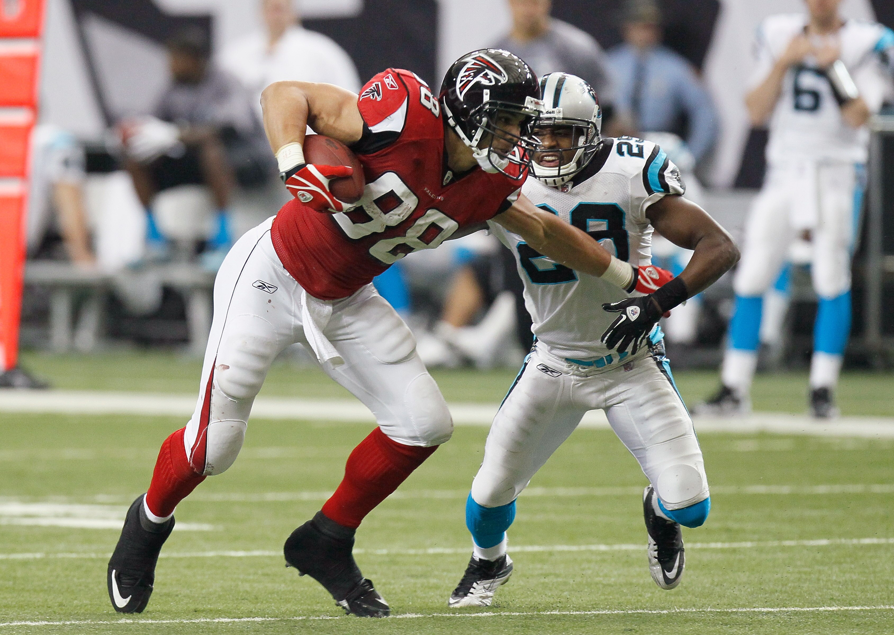 ATLANTA, GA - JANUARY 02:  Tony Gonzalez #88 of the Atlanta Falcons against Jordan Pugh #29 of the Carolina Panthers at Georgia Dome on January 2, 2011 in Atlanta, Georgia.  (Photo by Kevin C. Cox/Getty Images)