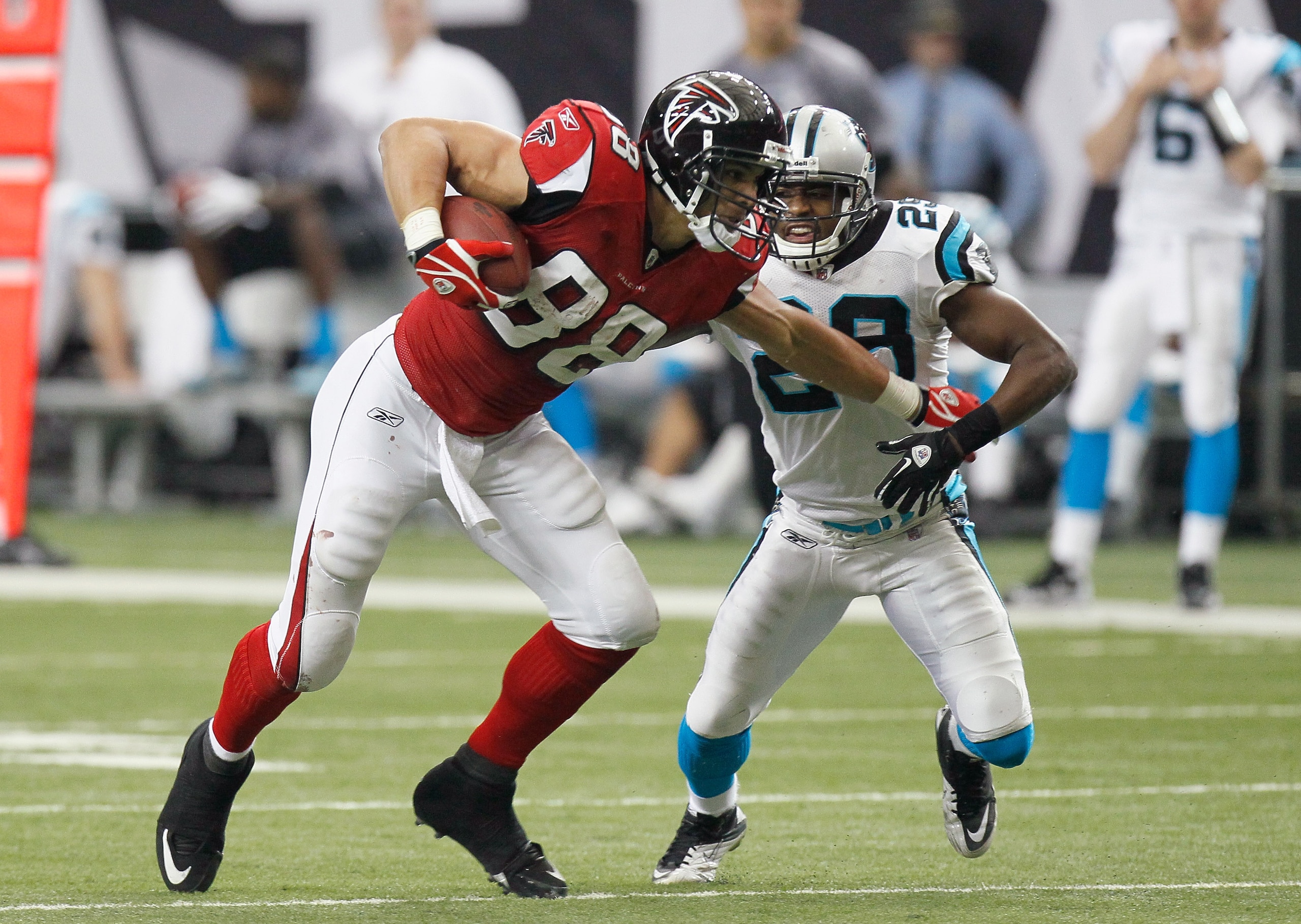 ATLANTA, GA - JANUARY 02:  Tony Gonzalez #88 of the Atlanta Falcons against Jordan Pugh #29 of the Carolina Panthers at Georgia Dome on January 2, 2011 in Atlanta, Georgia.  (Photo by Kevin C. Cox/Getty Images)