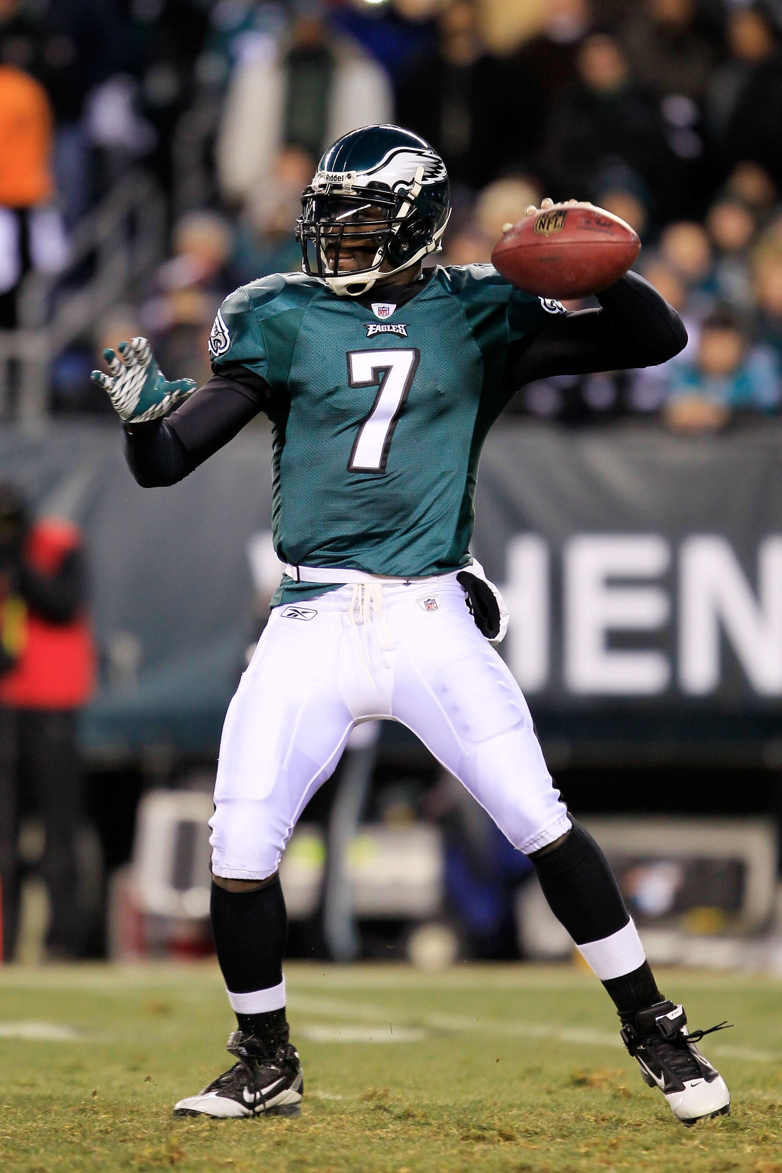 PHILADELPHIA, PA - JANUARY 09:  Michael Vick #7 of the Philadelphia Eagles drops back against the Green Bay Packers during the 2011 NFC wild card playoff game at Lincoln Financial Field on January 9, 2011 in Philadelphia, Pennsylvania.  (Photo by Chris Tr