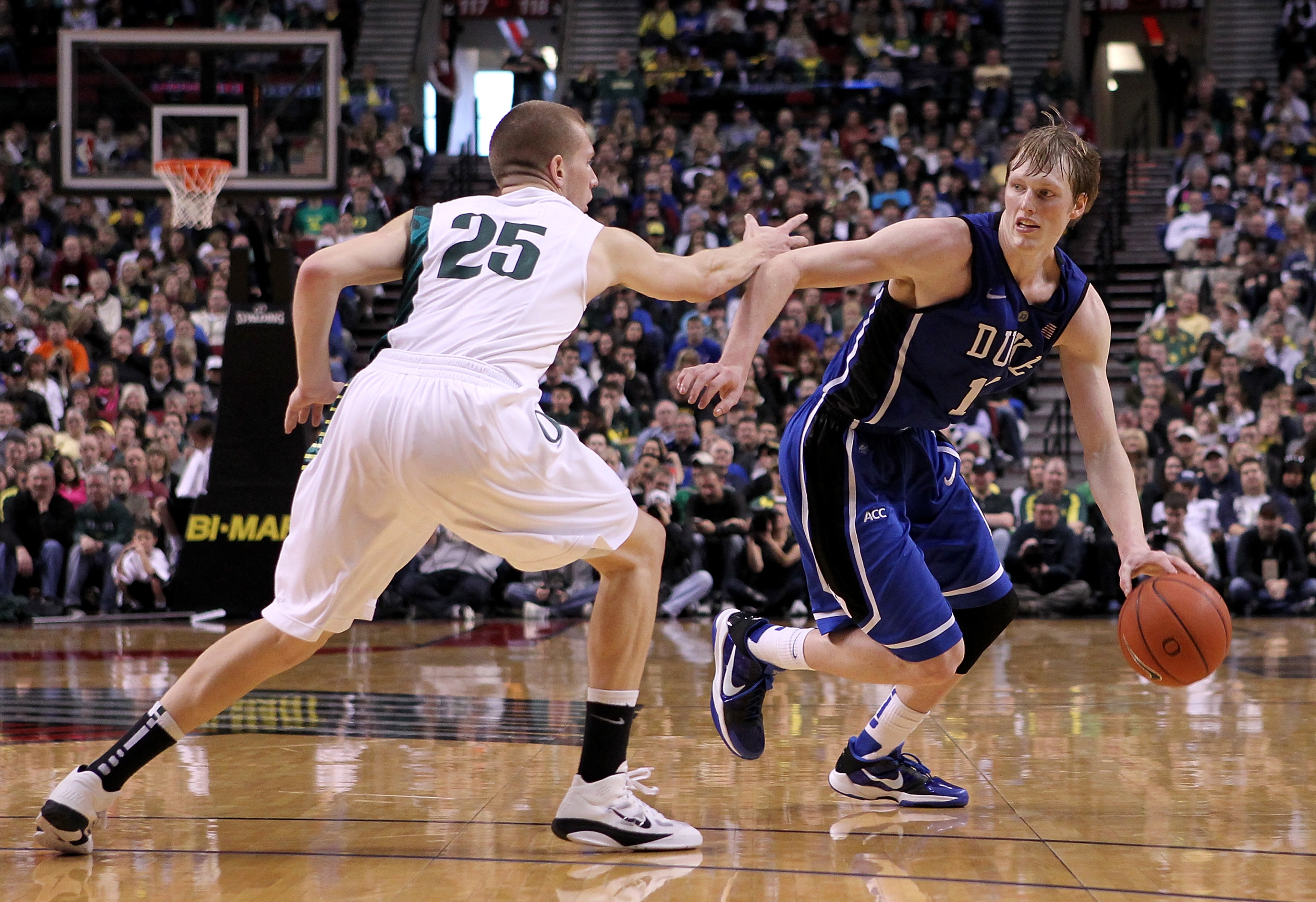 PORTLAND, OR - NOVEMBER 27: Kyle Singler #12 of the Duke Blue Devils dribbles against his brother E. J. Singler #25 of the Oregon Ducks on November 27, 2010 at the Rose Garden in Portland, Oregon. (Photo by Jonathan Ferrey/Getty Images) PORTLAND, OR - NOVEMBER 27: Kyle Singler #12 of the Duke Blue Devils dribbles against his brother E. J. Singler #25 of the Oregon Ducks on November 27, 2010 at the Rose Garden in Portland, Oregon. (Photo by Jonathan Ferrey/Getty Images)